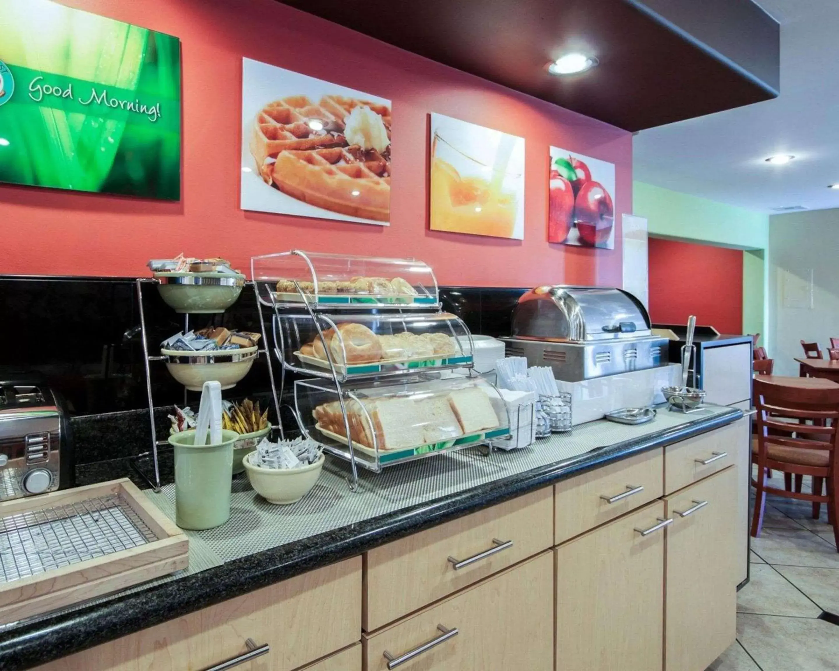 Restaurant/places to eat in Quality Inn Airport East Restaurant/places to eat in Quality Inn Airport East