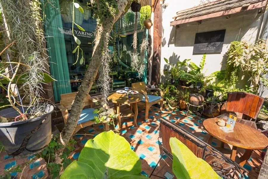 Restaurant/places to eat in Changmoi House (Little Village)