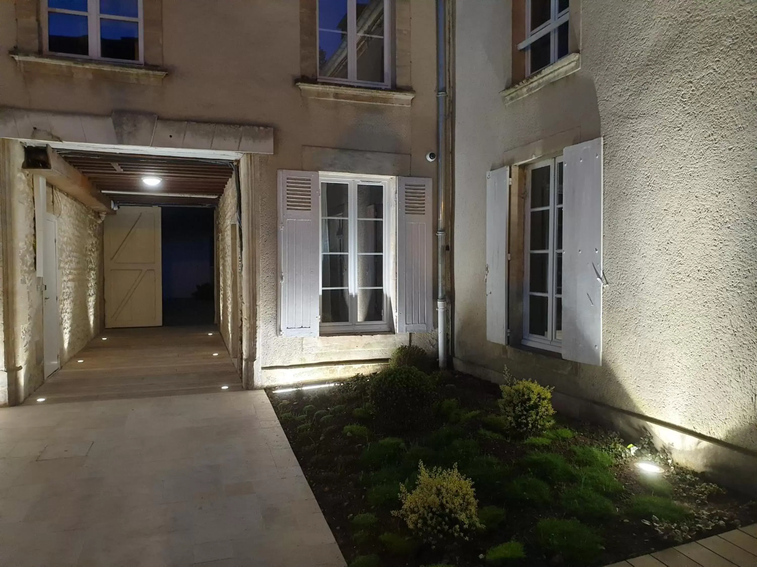 Facade/entrance in Au Loup Historic Apartments