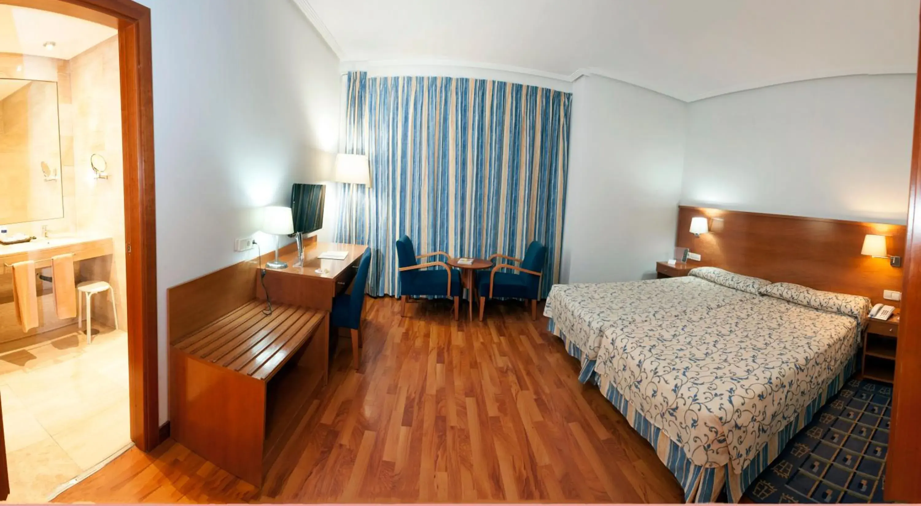 Photo of the whole room in Extremadura Hotel