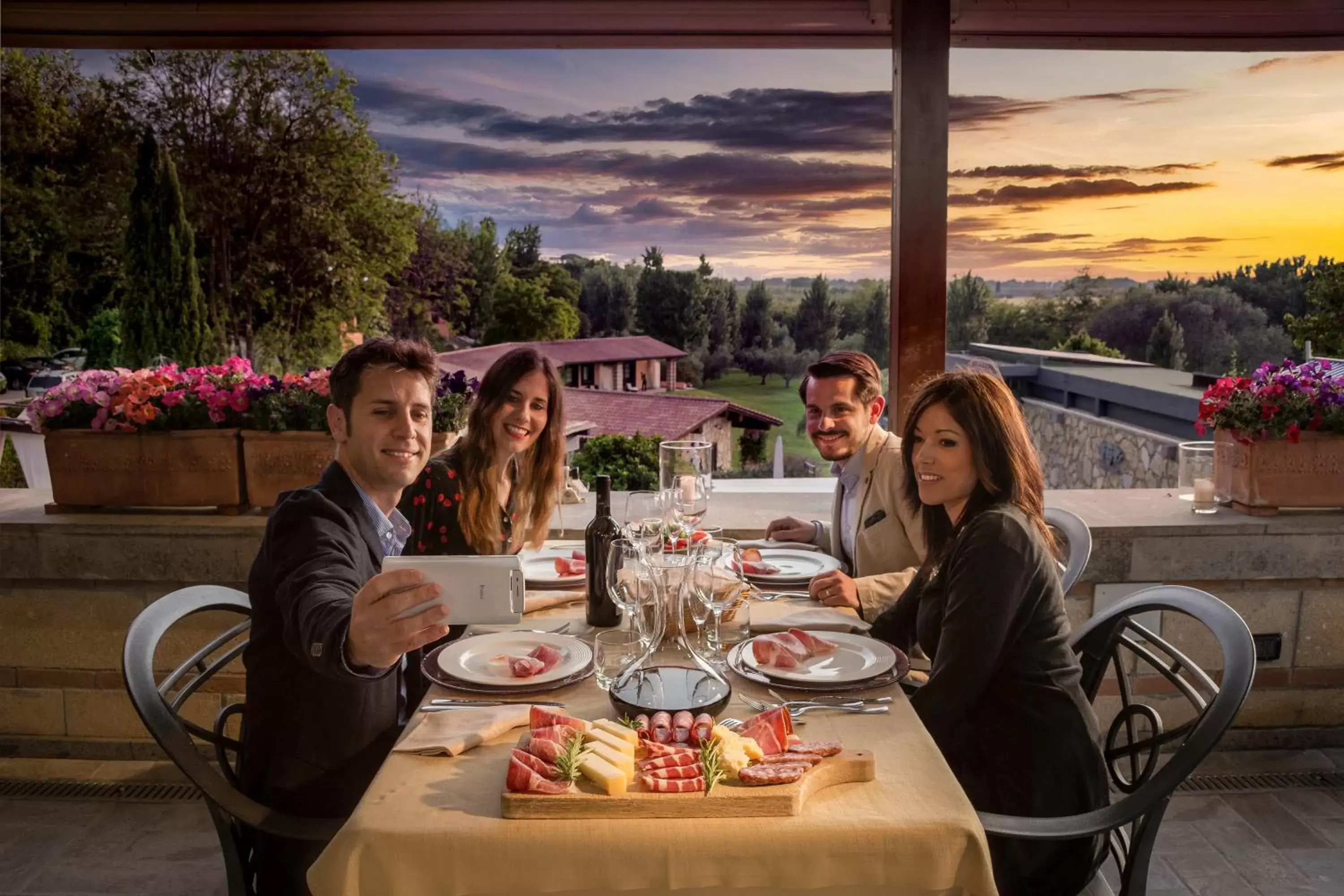 Balcony/Terrace, Restaurant/Places to Eat in Villa Hotel Valle Del Marta Resort
