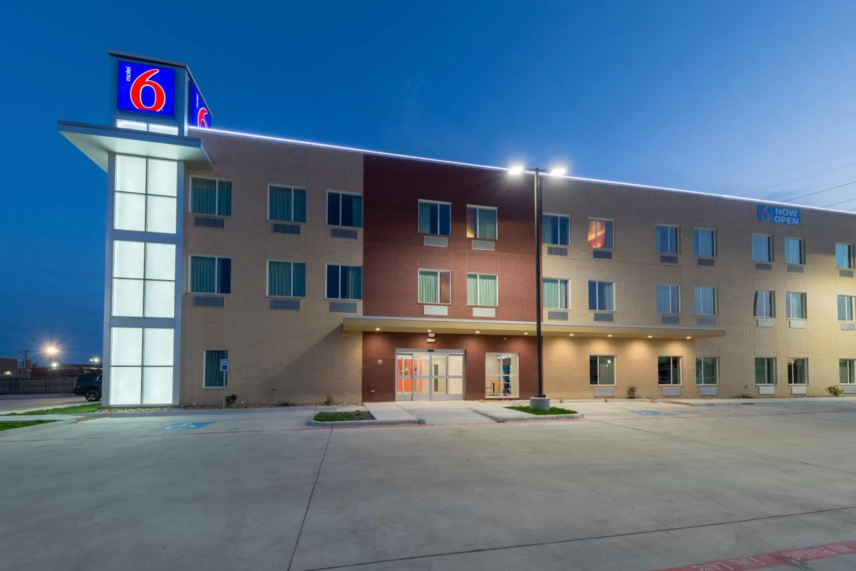 Facade/entrance, Property Building in Motel 6 Fort Worth, TX - North - Saginaw