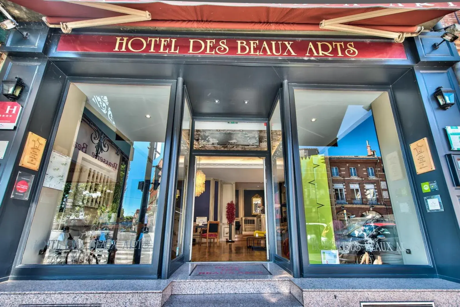 Property building in Hotel Des Beaux Arts