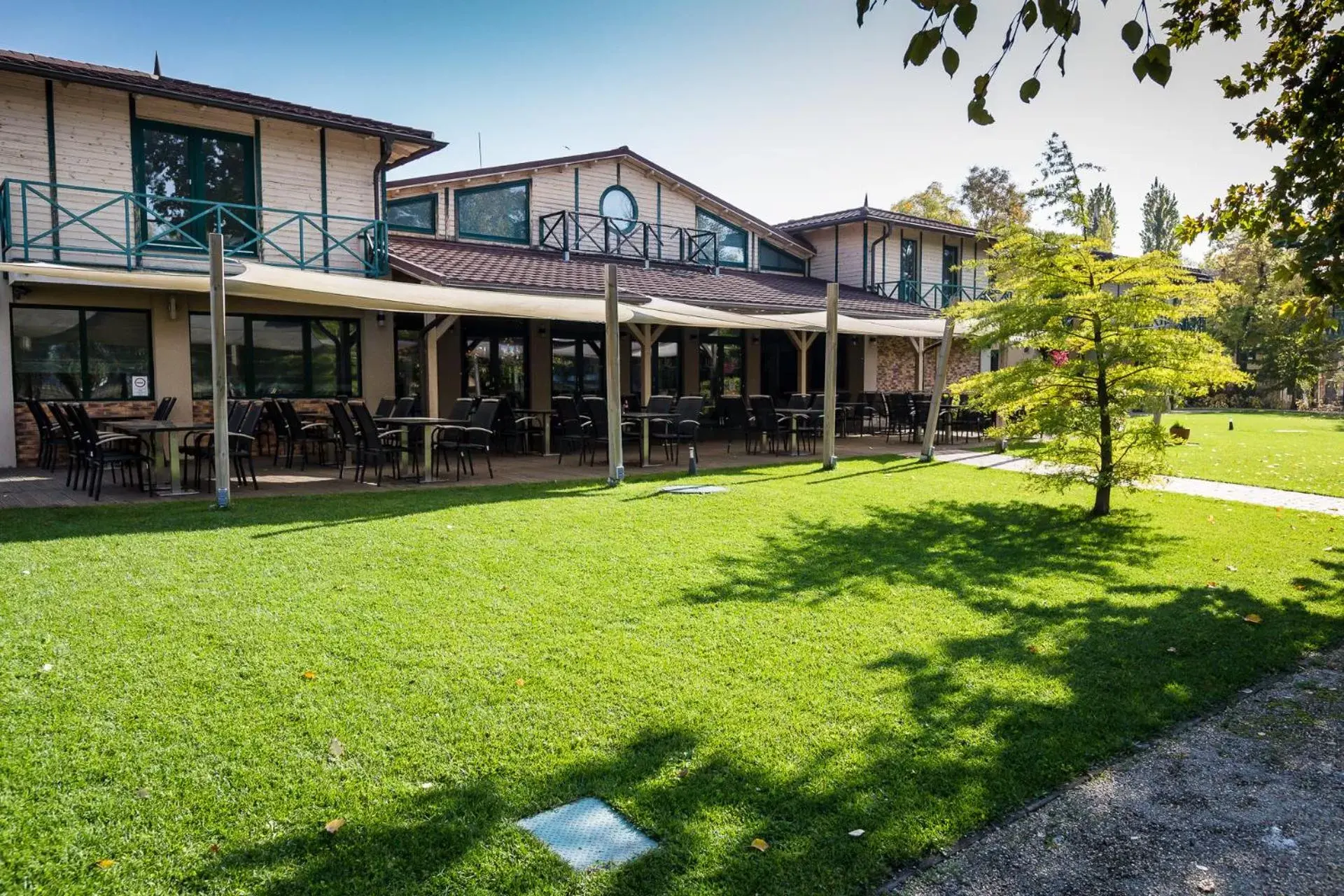 Property building in Duna Garden Hotel Property building in Duna Garden Hotel