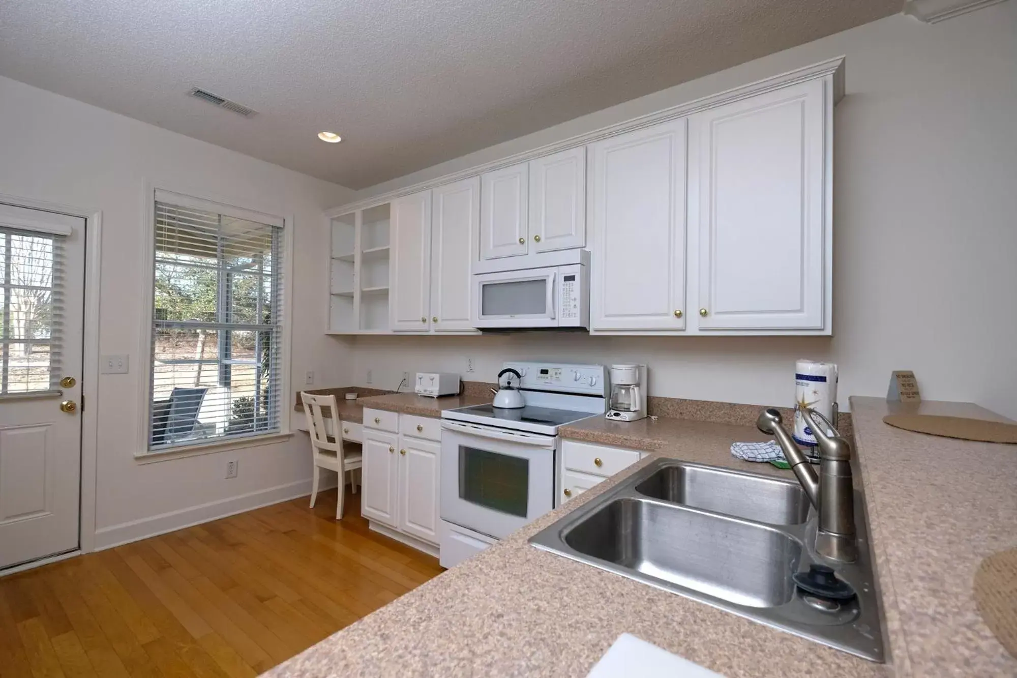 Kitchen or kitchenette, Kitchen/Kitchenette in Barefoot Resort Golf & Yacht Club Villas