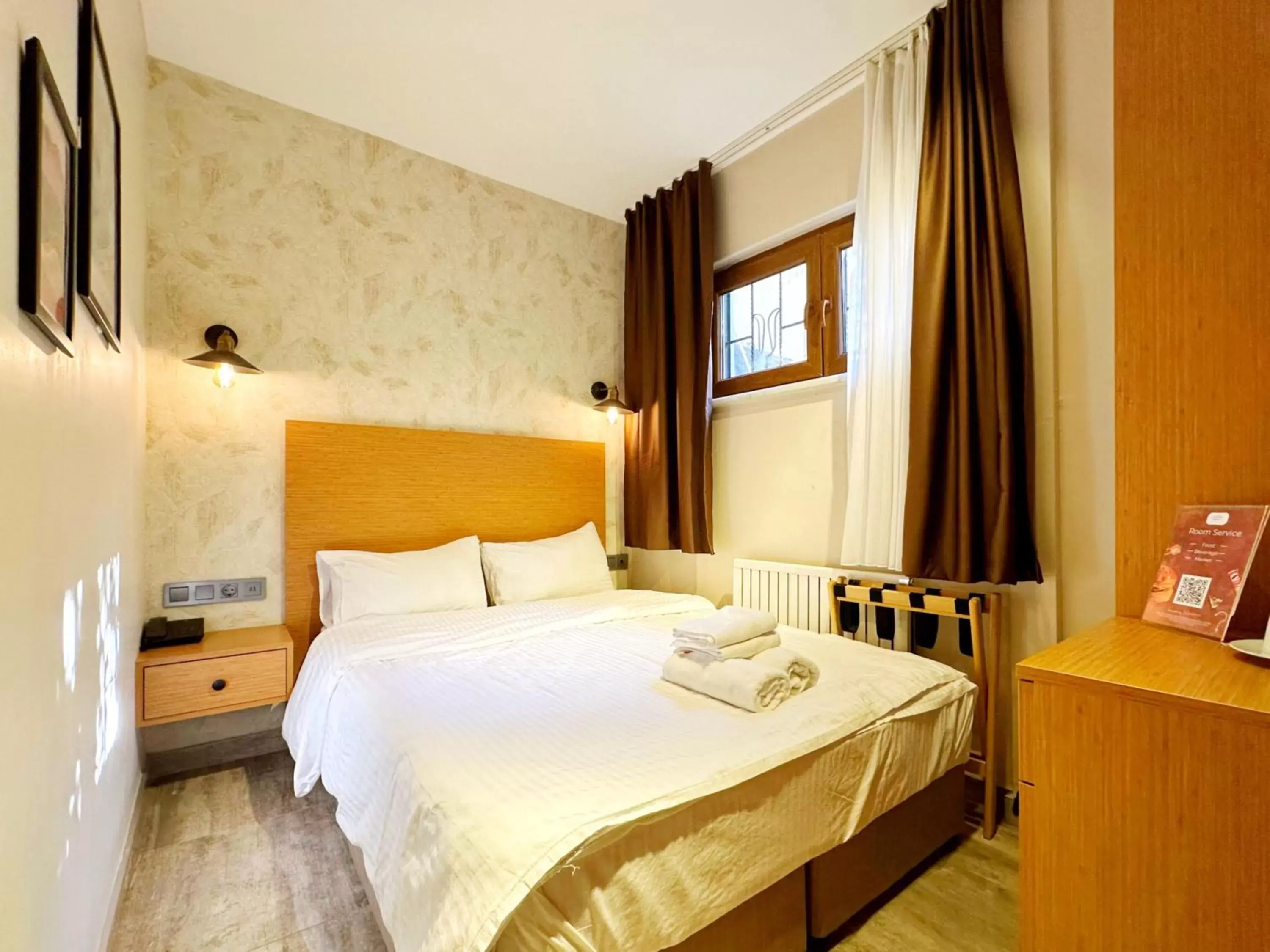 Budget Double Room in Sultan Pier Hotel Budget Double Room in Sultan Pier Hotel
