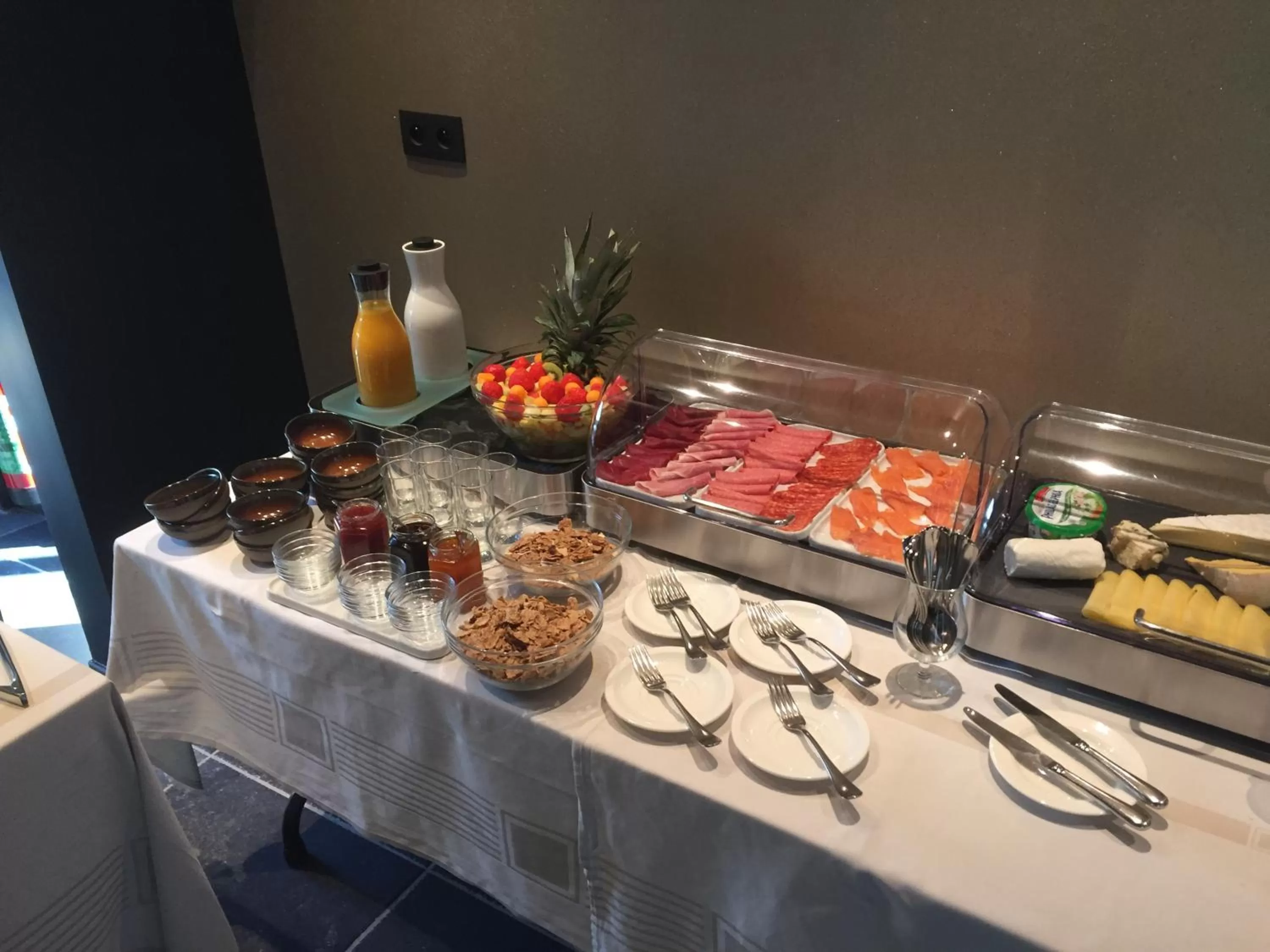 Continental breakfast in twee broeders