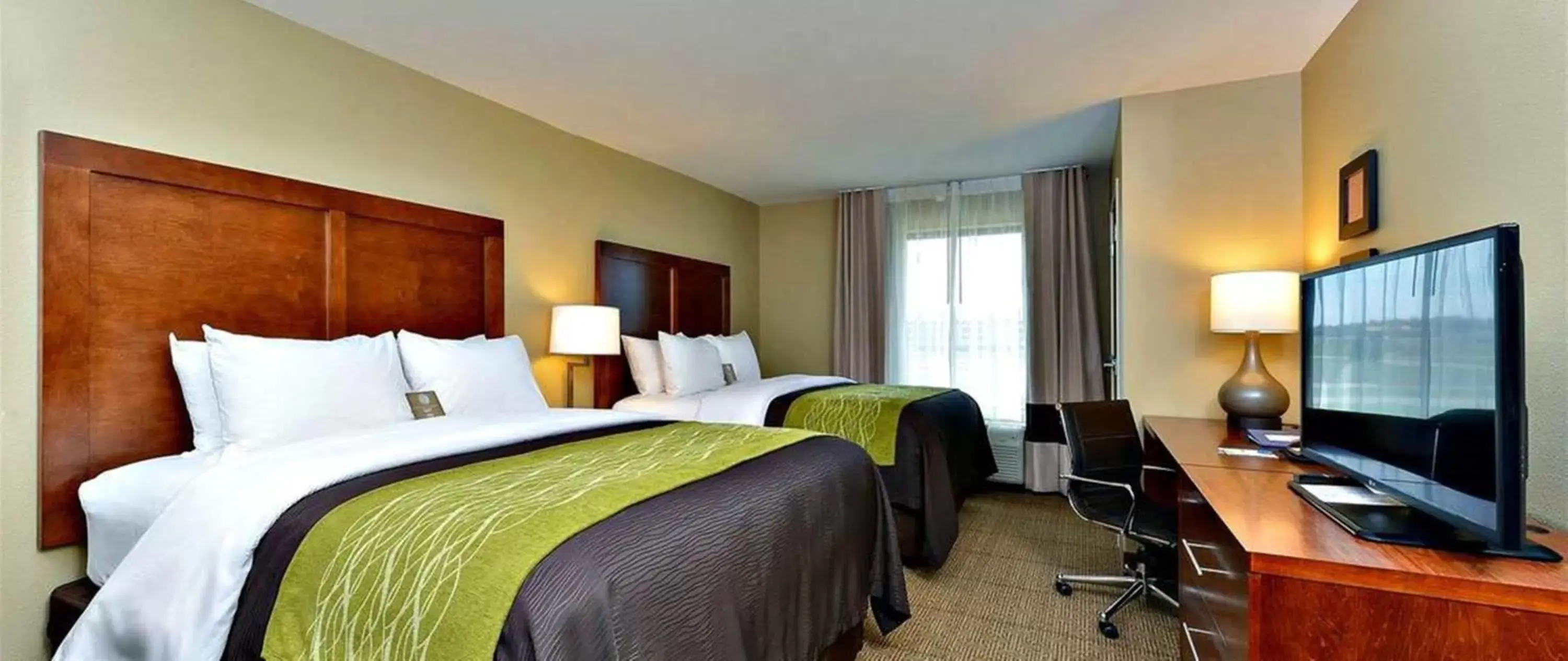 TV and multimedia in Comfort Inn & Suites Avera Southwest