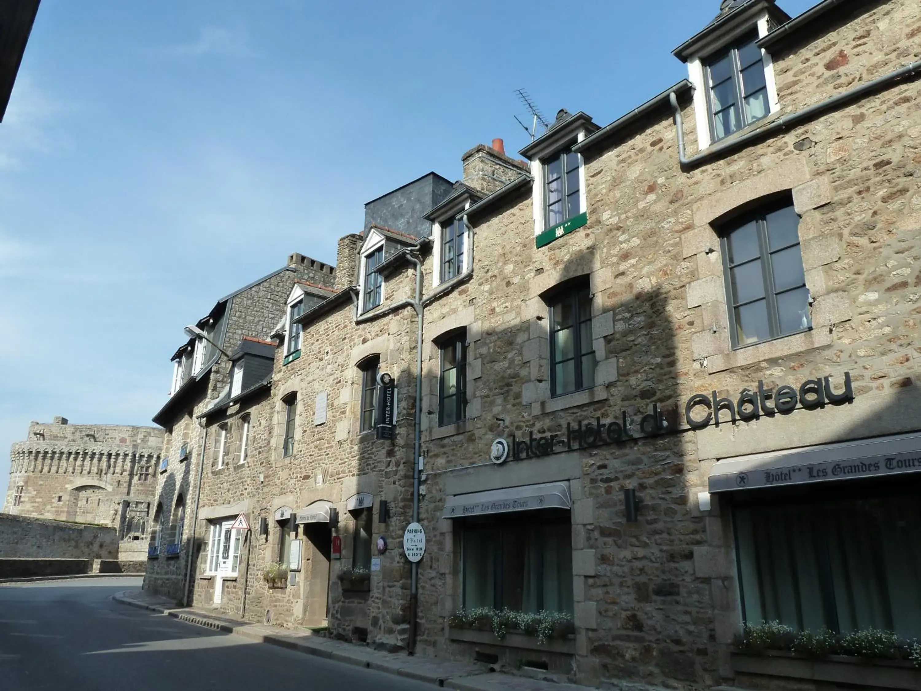 Facade/entrance, Property Building in Hôtel du Château Dinan - Originals Boutique
