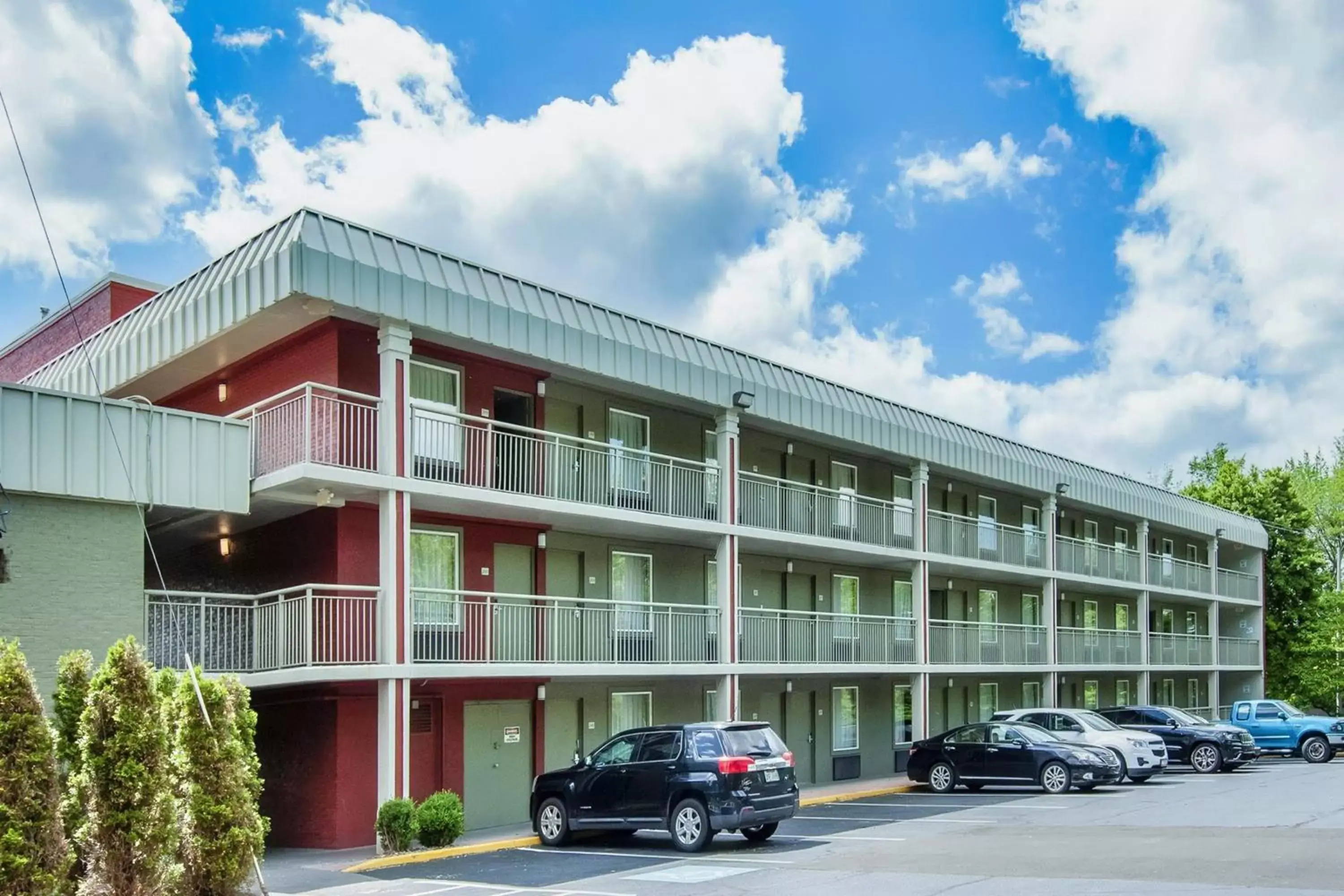 Property Building in Days Inn & Suites by Wyndham Johnson City