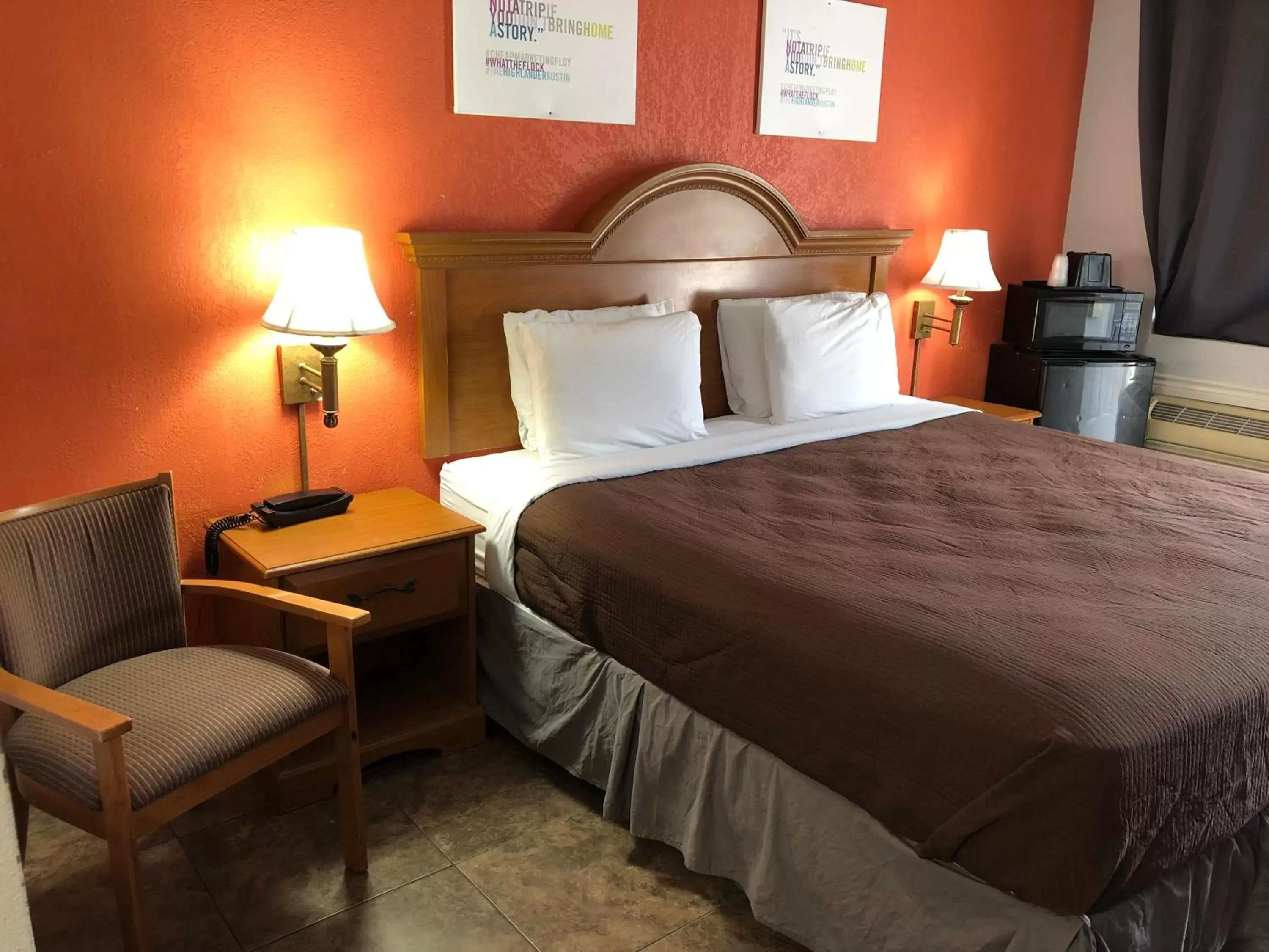 Bed in Hwy 59 Motel Laredo Medical Center