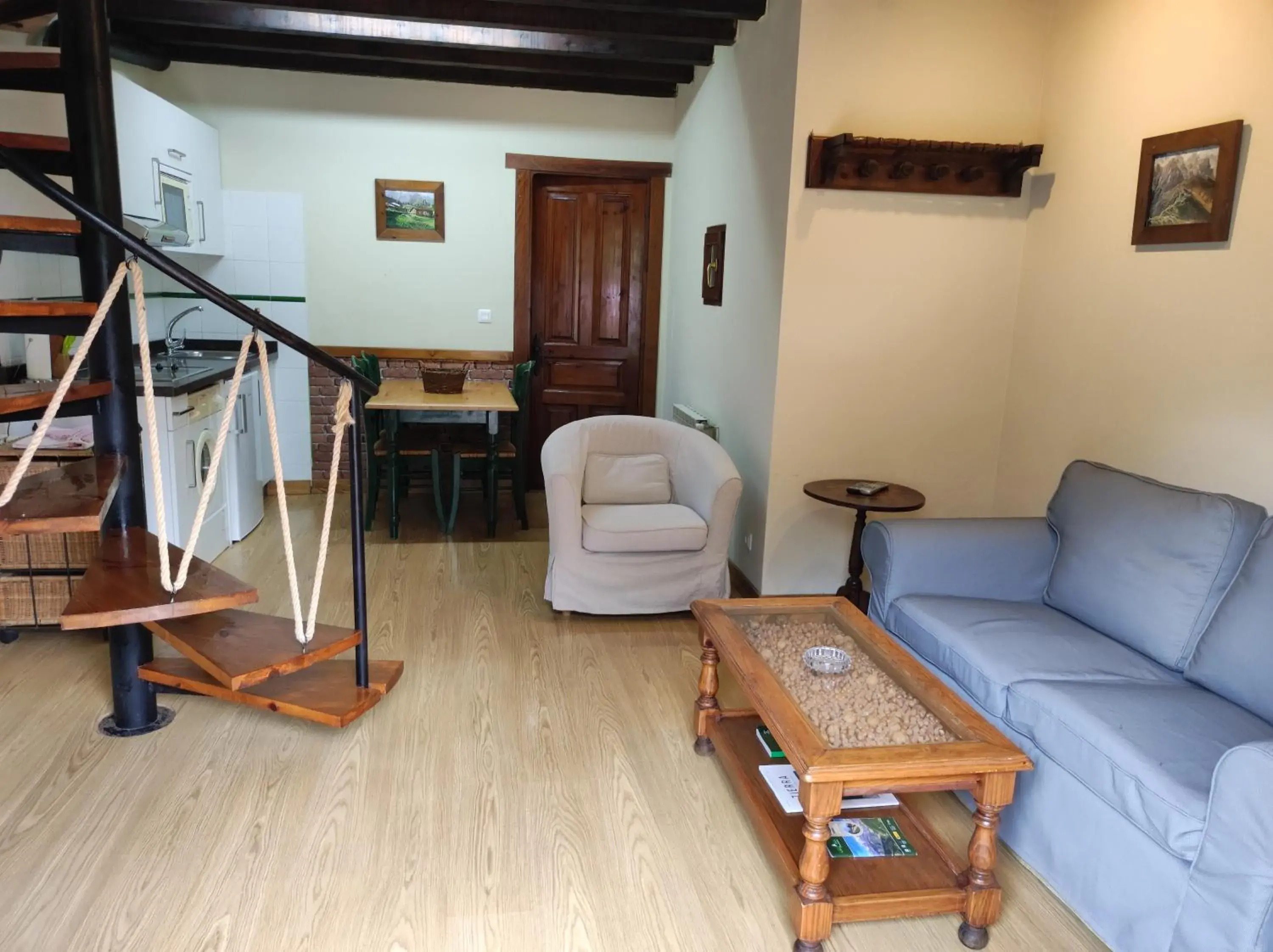 Living room, Seating Area in Viviendas Rurales El Covaju