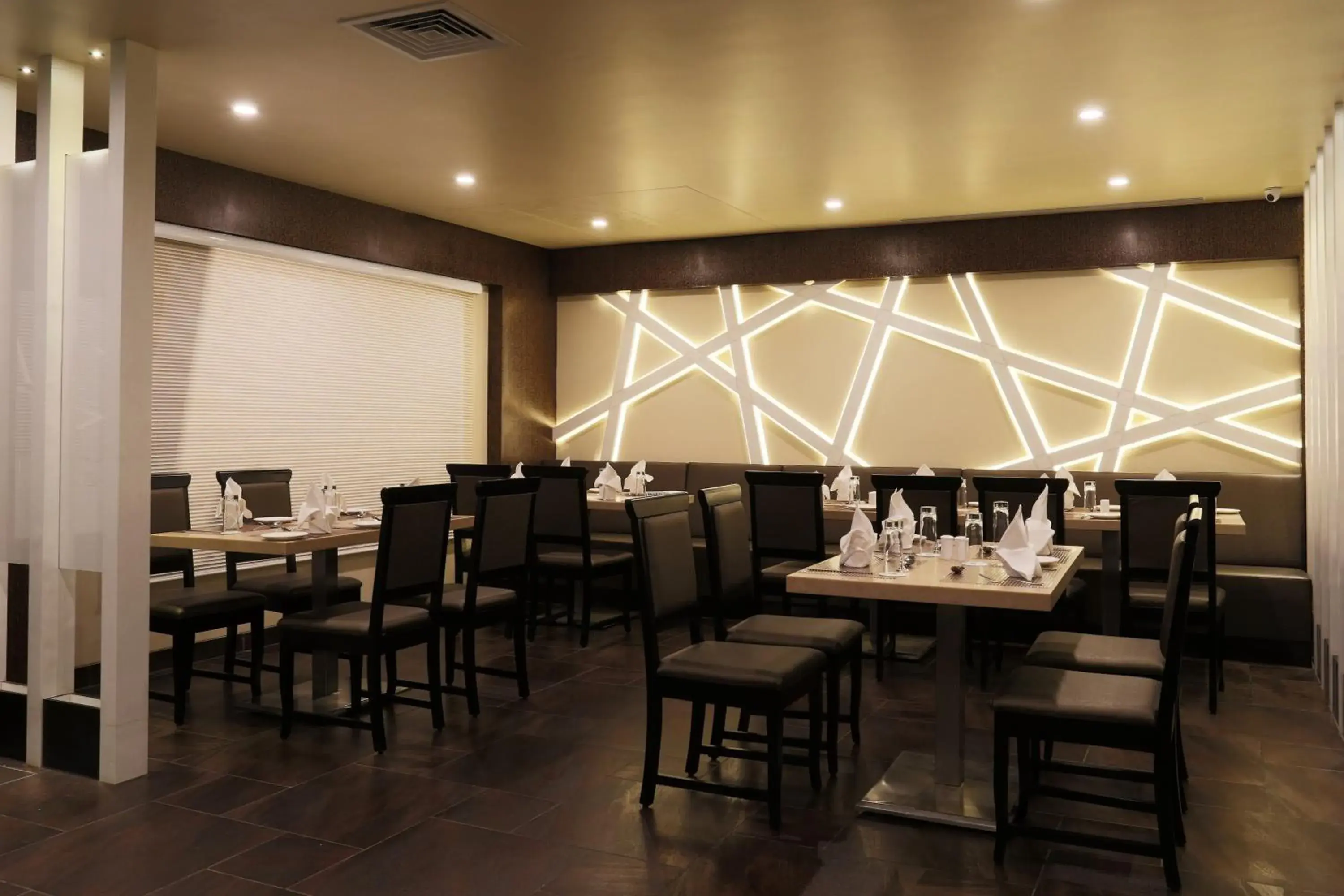 Restaurant/Places to Eat in Hotel Grand Kailash