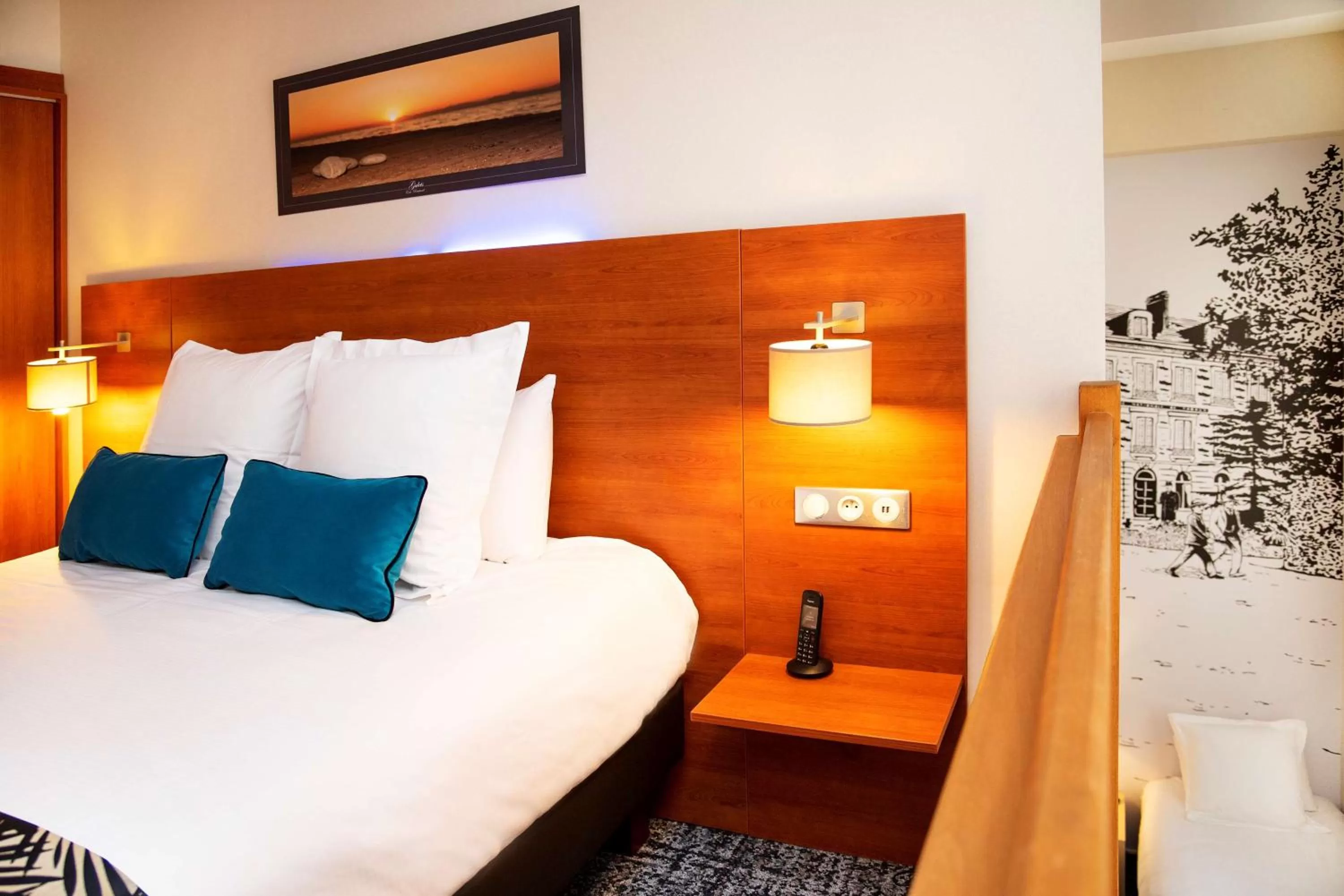 Bedroom, Bed in Best Western Plus Hôtel Colbert