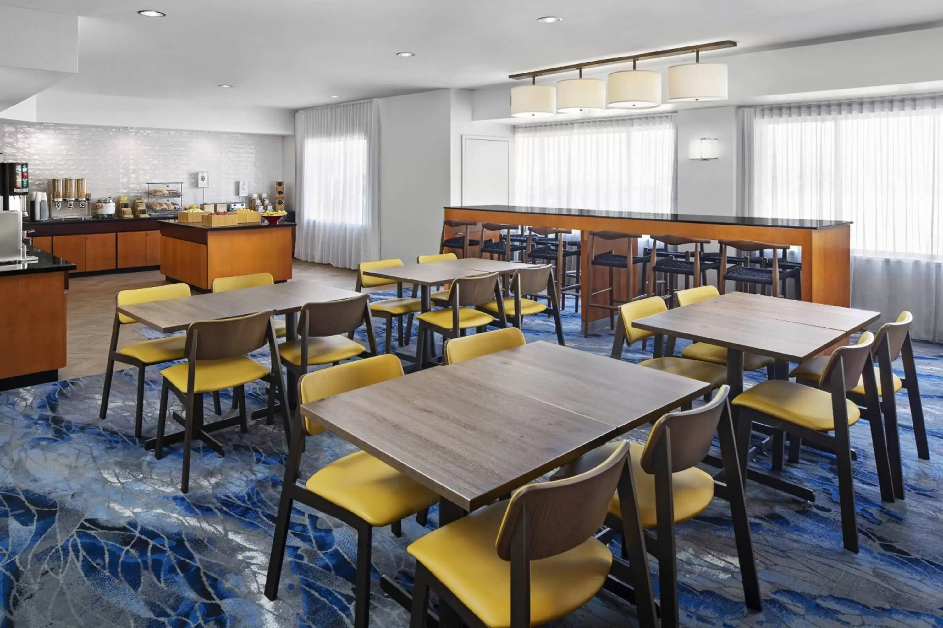 Restaurant/Places to Eat in Fairfield Inn & Suites Denver Airport