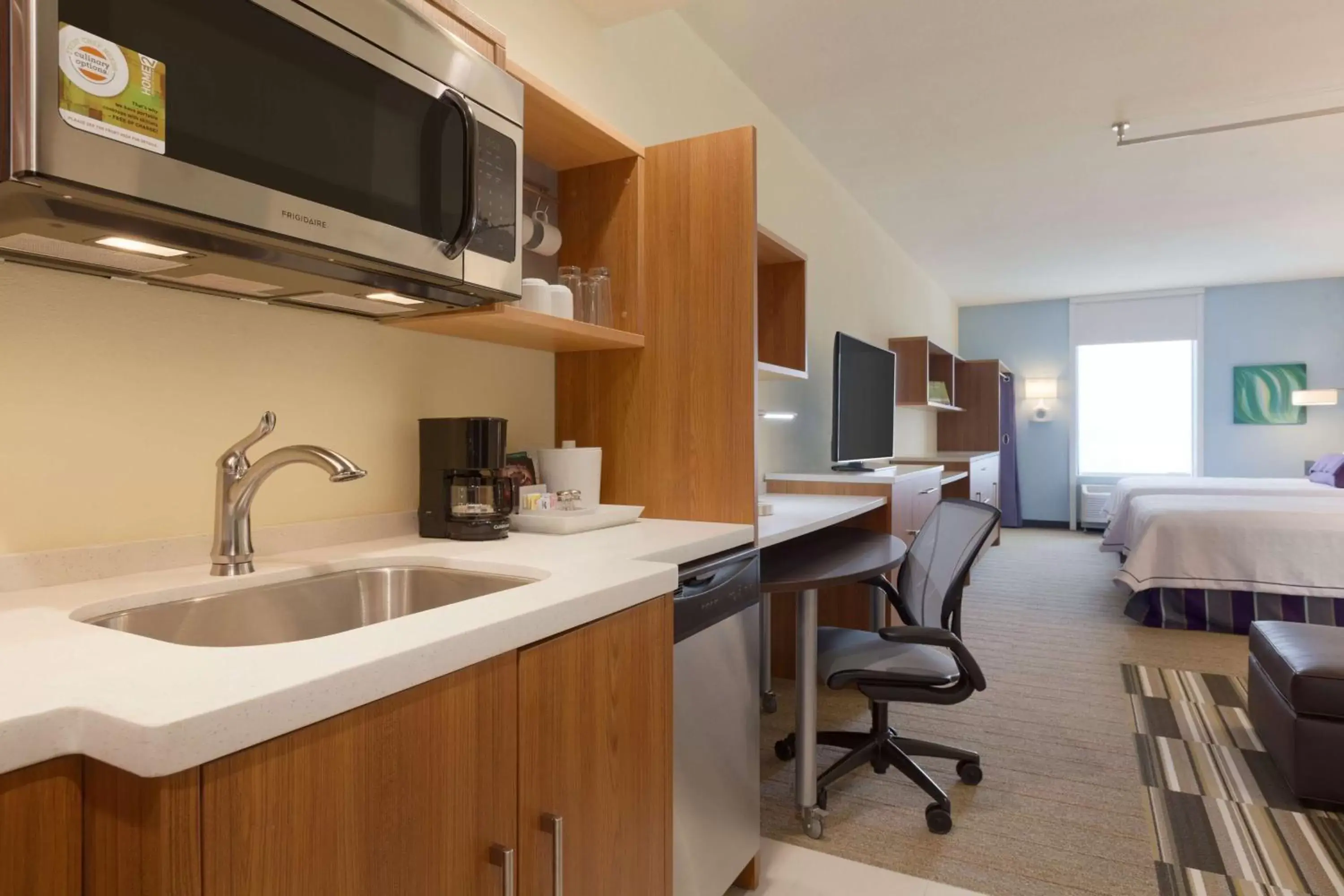 Bedroom, Kitchen/Kitchenette in Home2 Suites By Hilton Oklahoma City Quail Springs