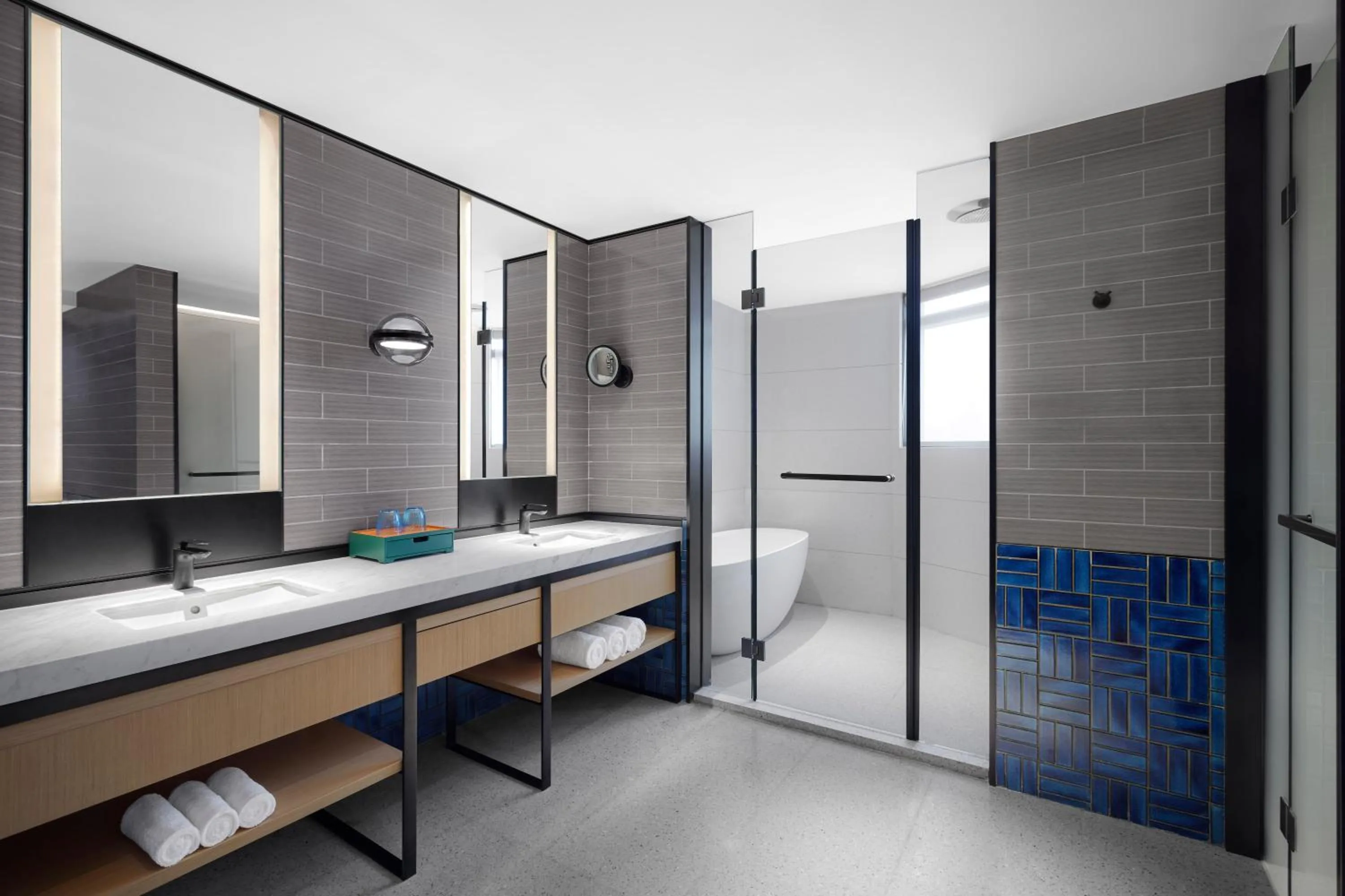 Toilet, Bed in Four Points by Sheraton Shenzhen Bao'an