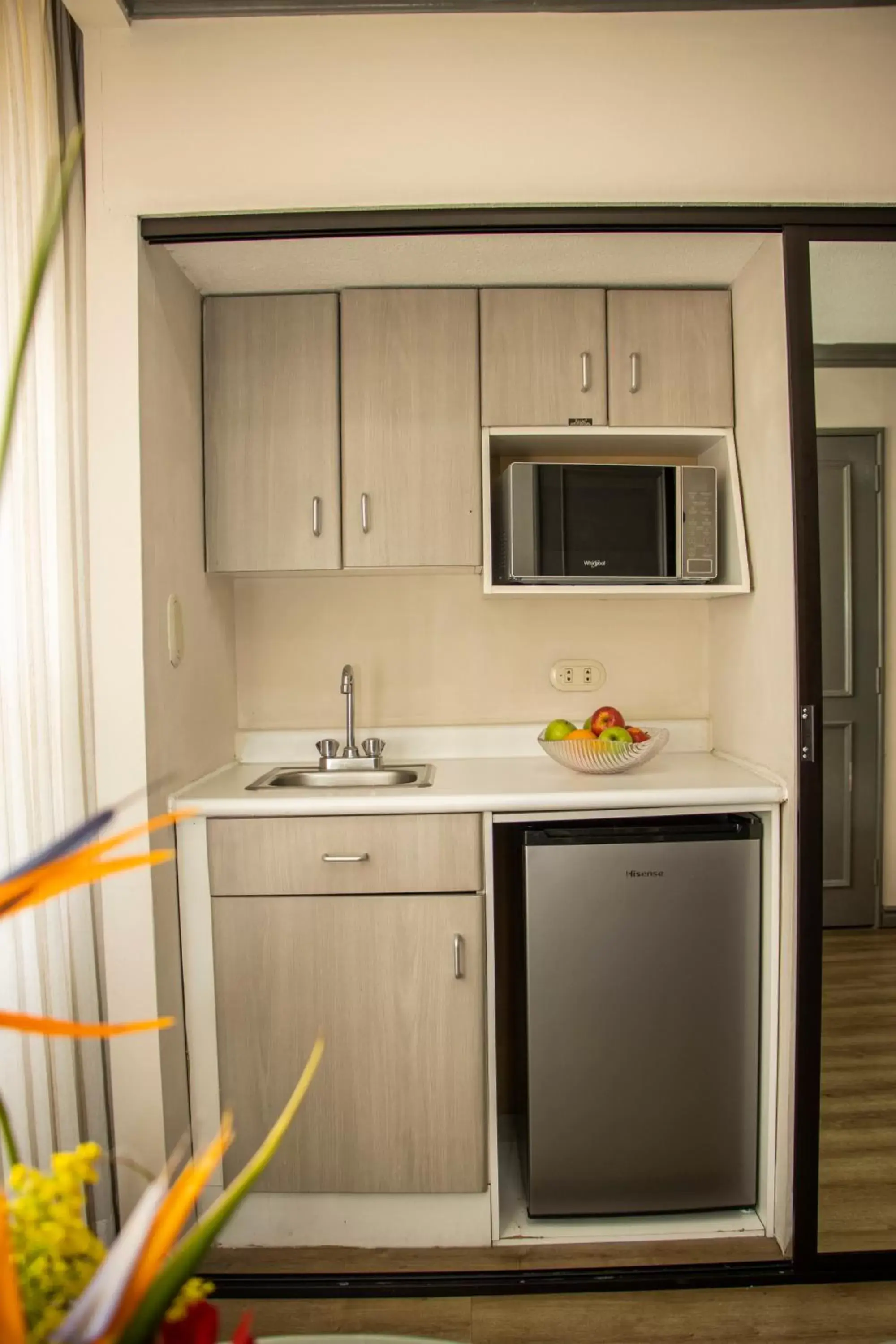 Photo of the whole room, Kitchen/Kitchenette in Hotel Santander Plaza