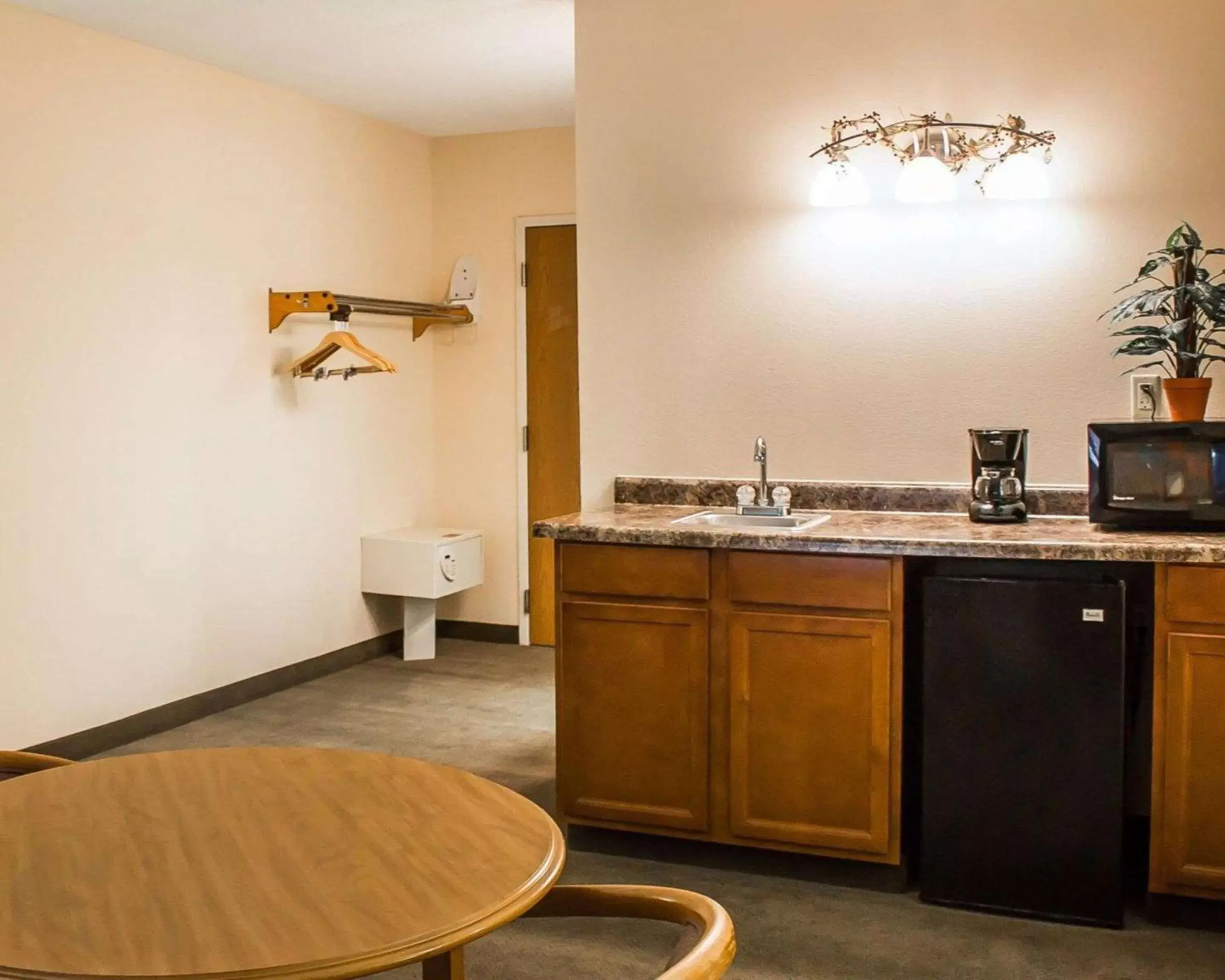 Bedroom in Quality Inn & Suites Bellville - Mansfield Bedroom in Quality Inn & Suites Bellville - Mansfield