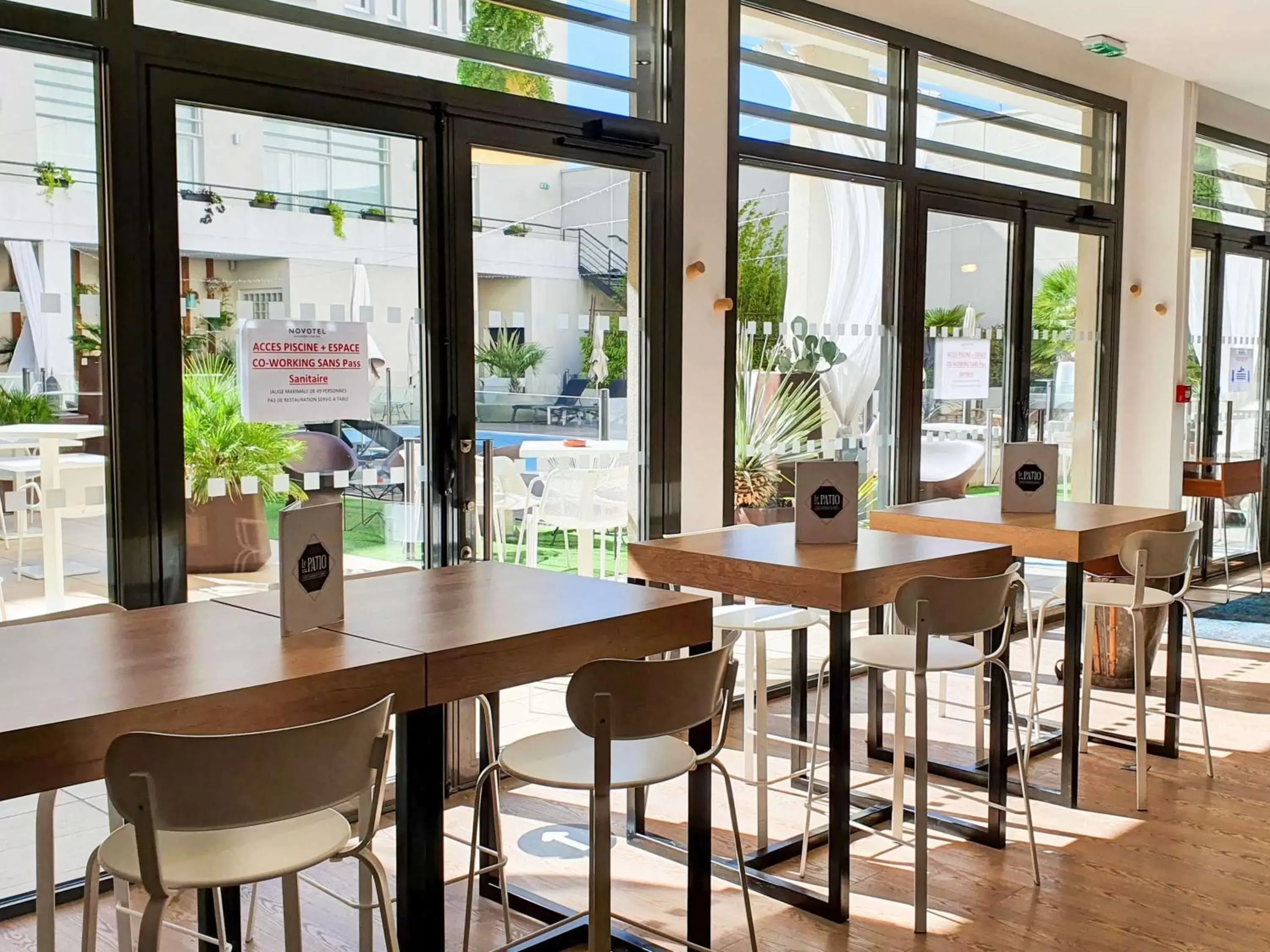 Restaurant/places to eat in Novotel Avignon Centre