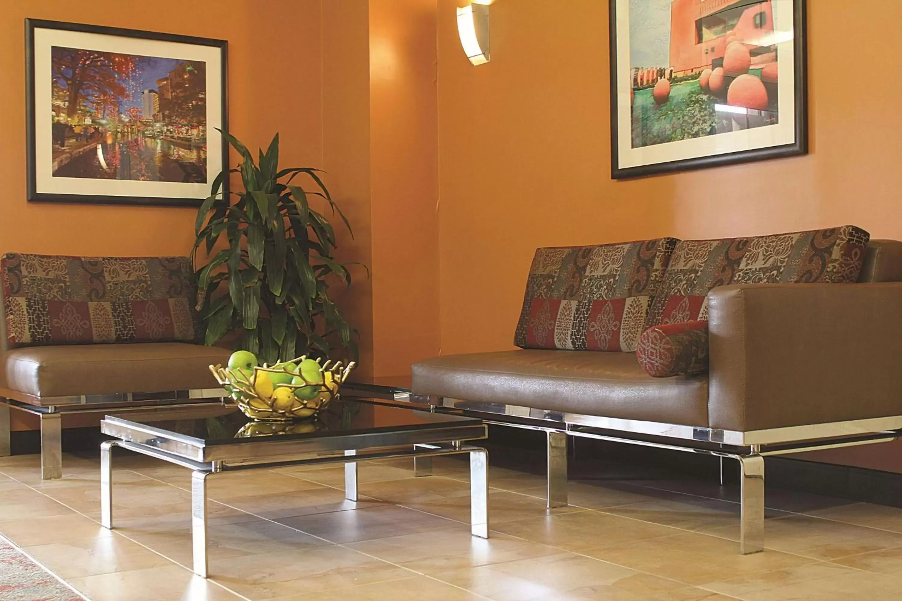Lobby or reception, Seating Area in La Quinta by Wyndham San Antonio Medical Ctr. NW