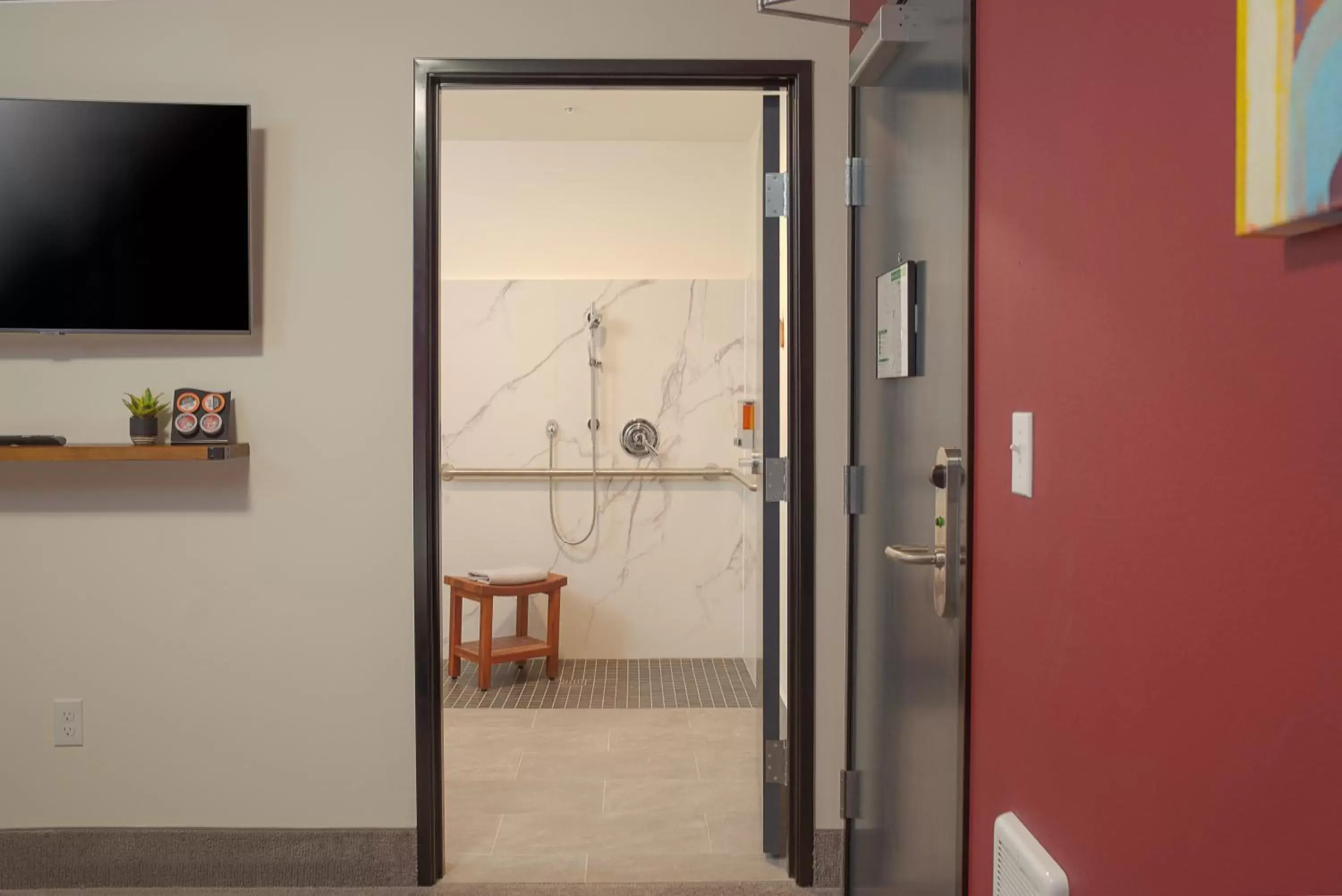 Bathroom, TV/Entertainment Center in The Inn at 515 15th