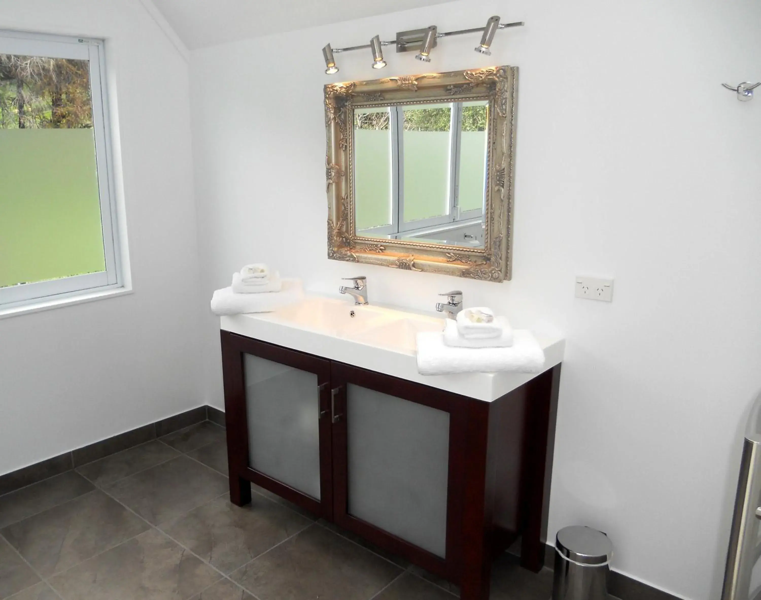 Bathroom in Lupton Lodge