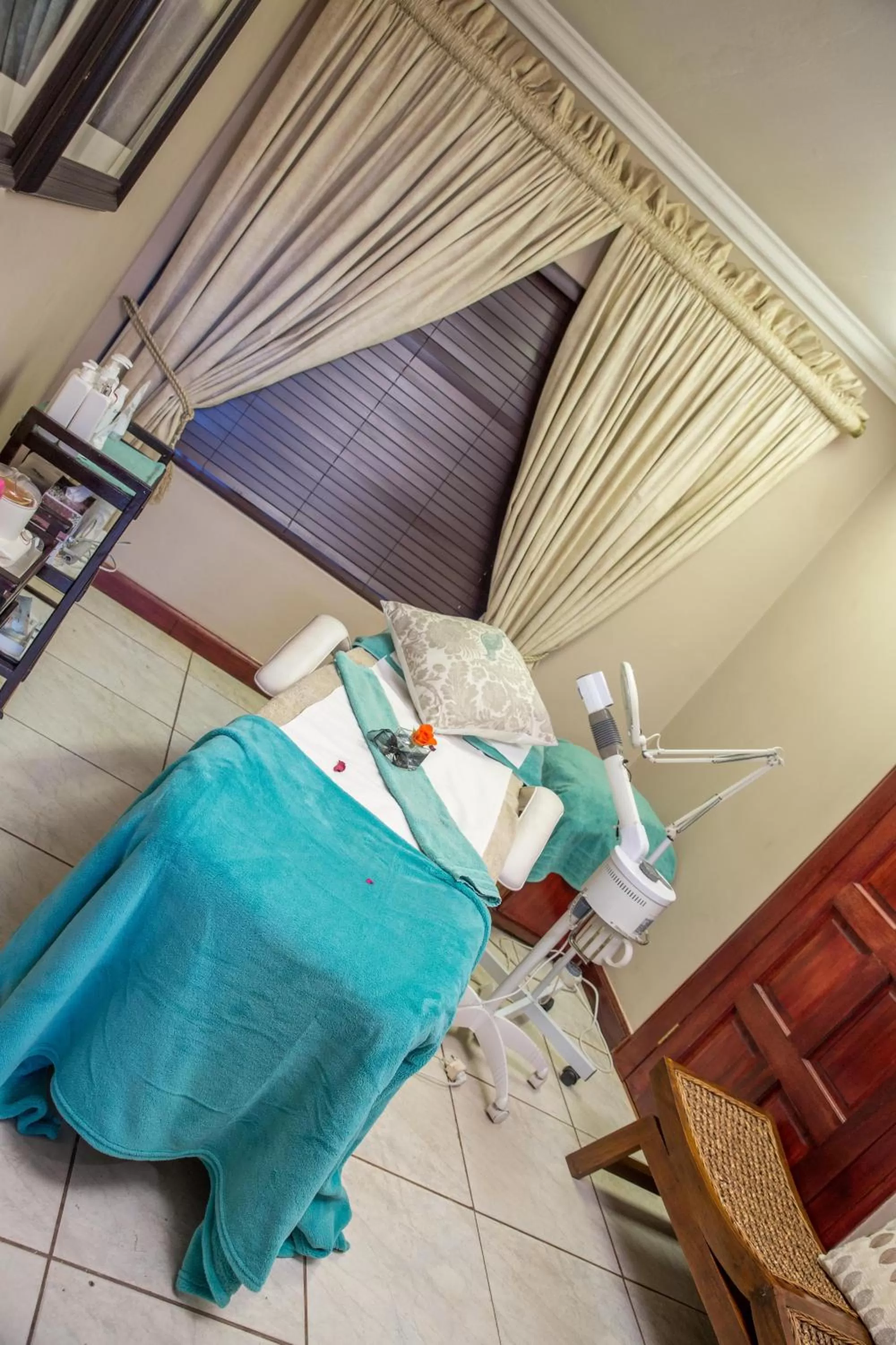 Spacube Luxury Suites and Spa