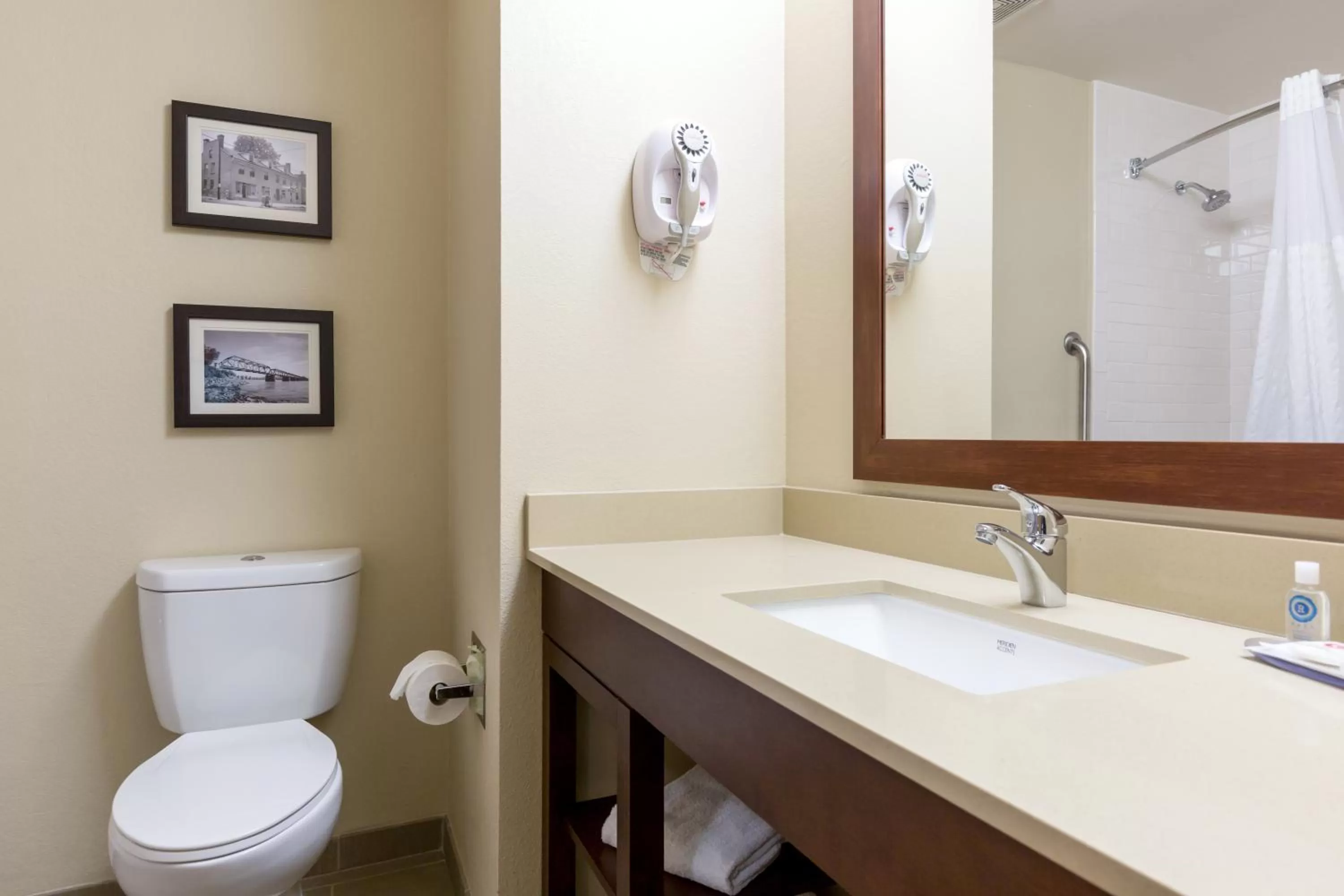 Bathroom in Comfort Inn Collinsville near St Louis