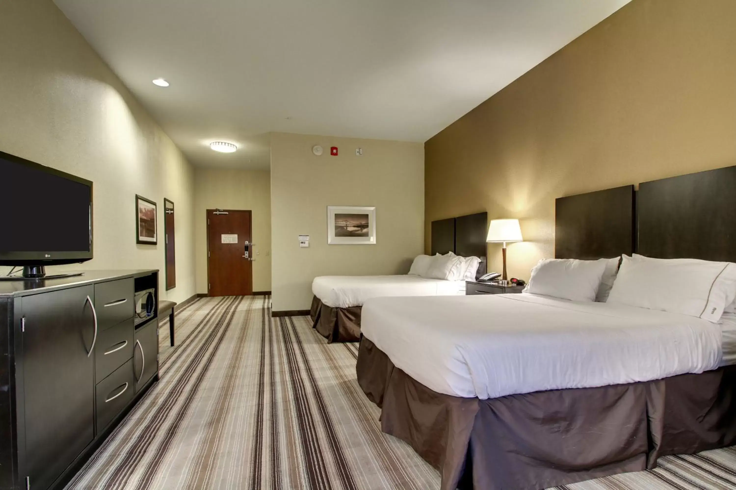 Photo of the whole room, Bed in Holiday Inn Express Natchez South West, an IHG Hotel