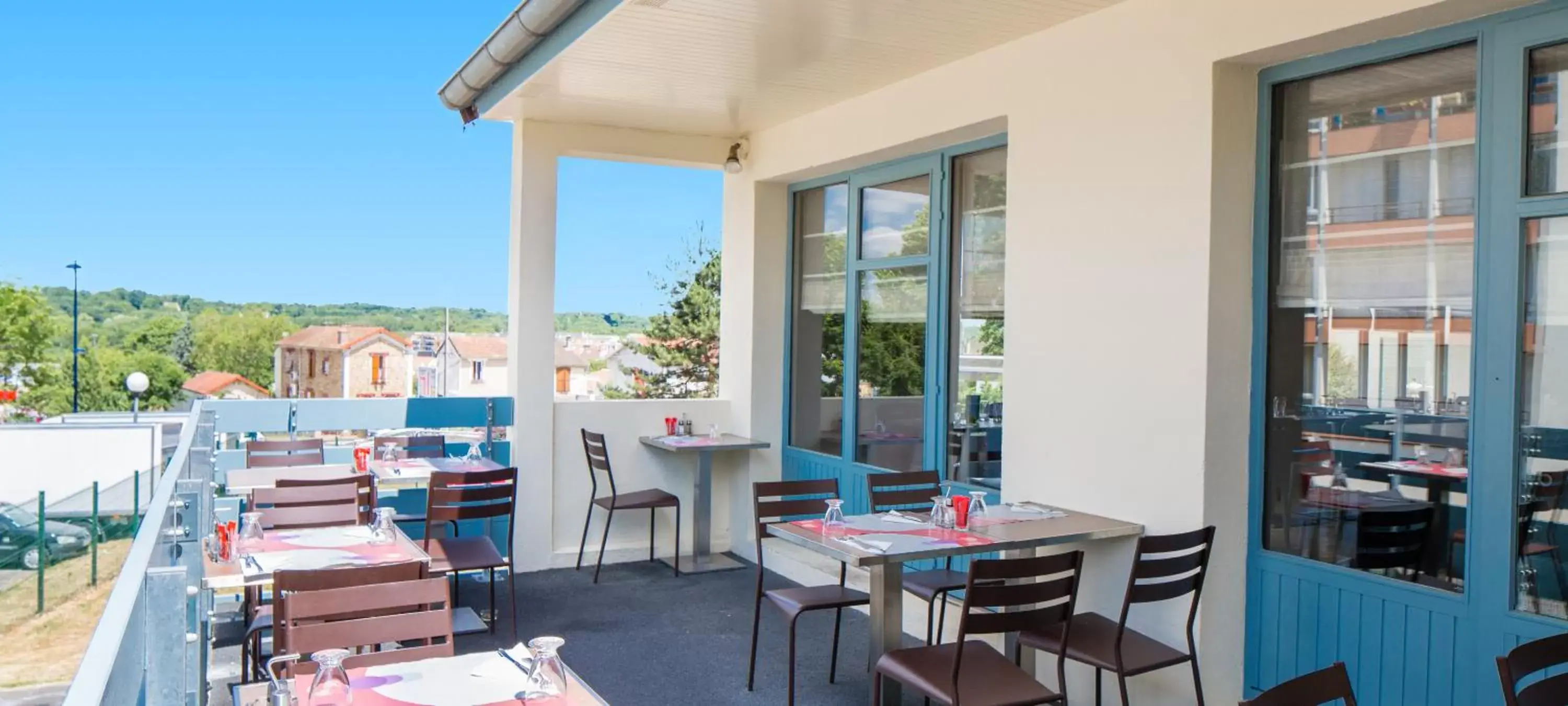 Balcony/Terrace, Restaurant/Places to Eat in Campanile Melun Sud - Dammarie les Lys