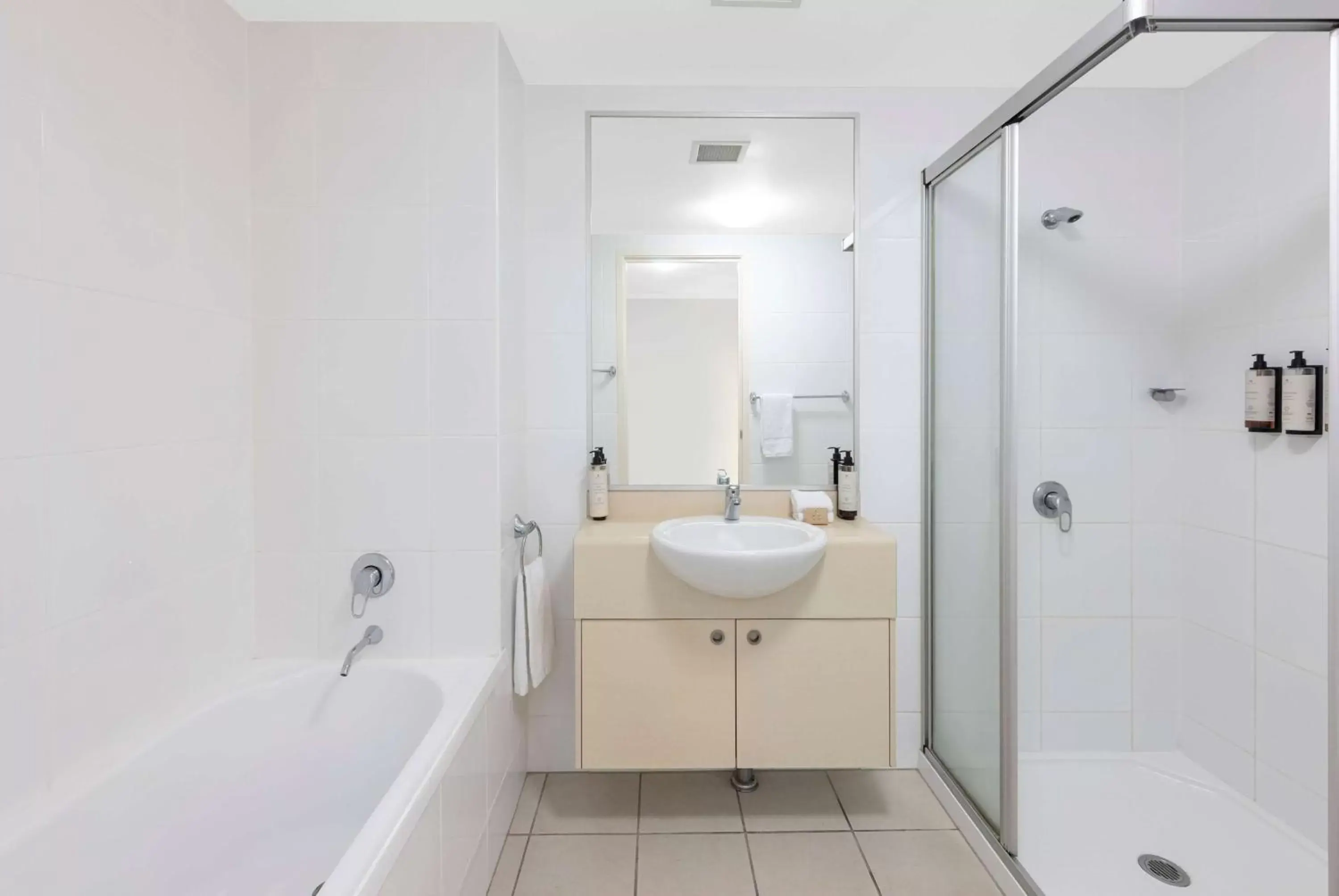 TV and multimedia, Bathroom in Ramada By Wyndham Marcoola Beach