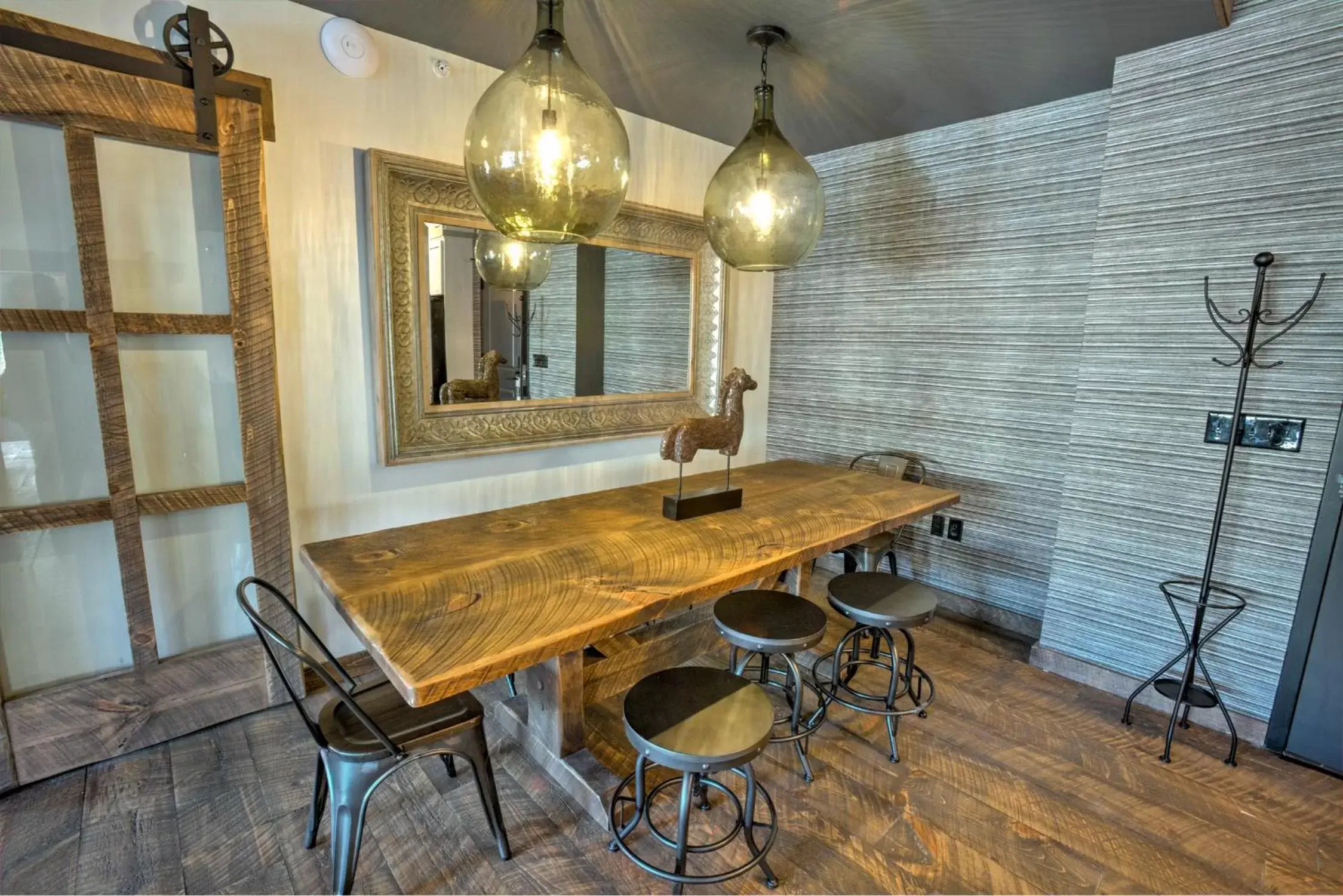 Dining Area in Hotel Crosby