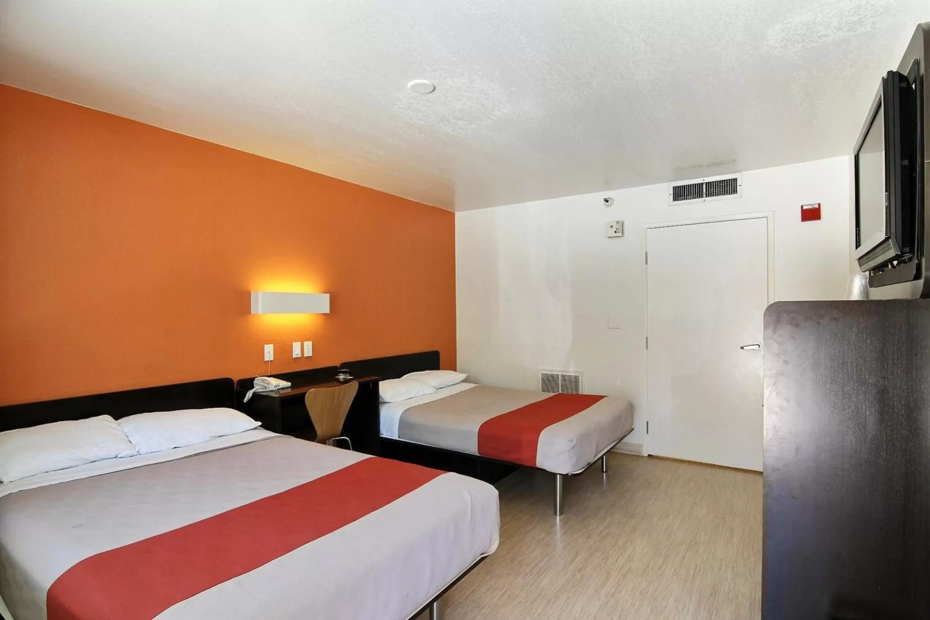 TV and multimedia, Bed in Motel 6-Carpinteria, CA - Santa Barbara - South