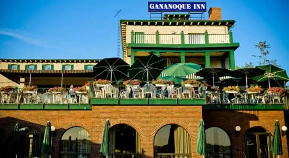 Facade/entrance in The Gananoque Inn