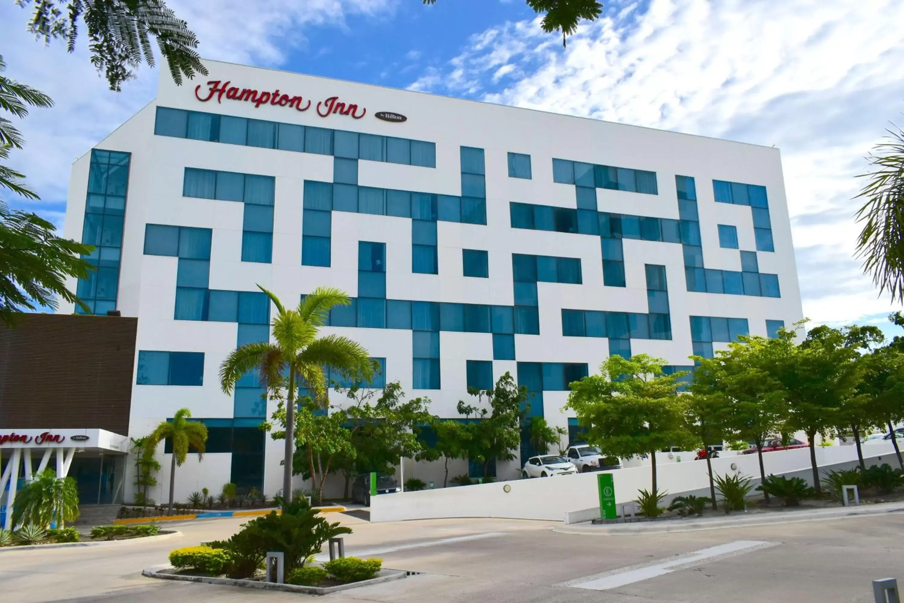 Property building in Hampton Inn by Hilton Ciudad del Carmen Property building in Hampton Inn by Hilton Ciudad del Carmen