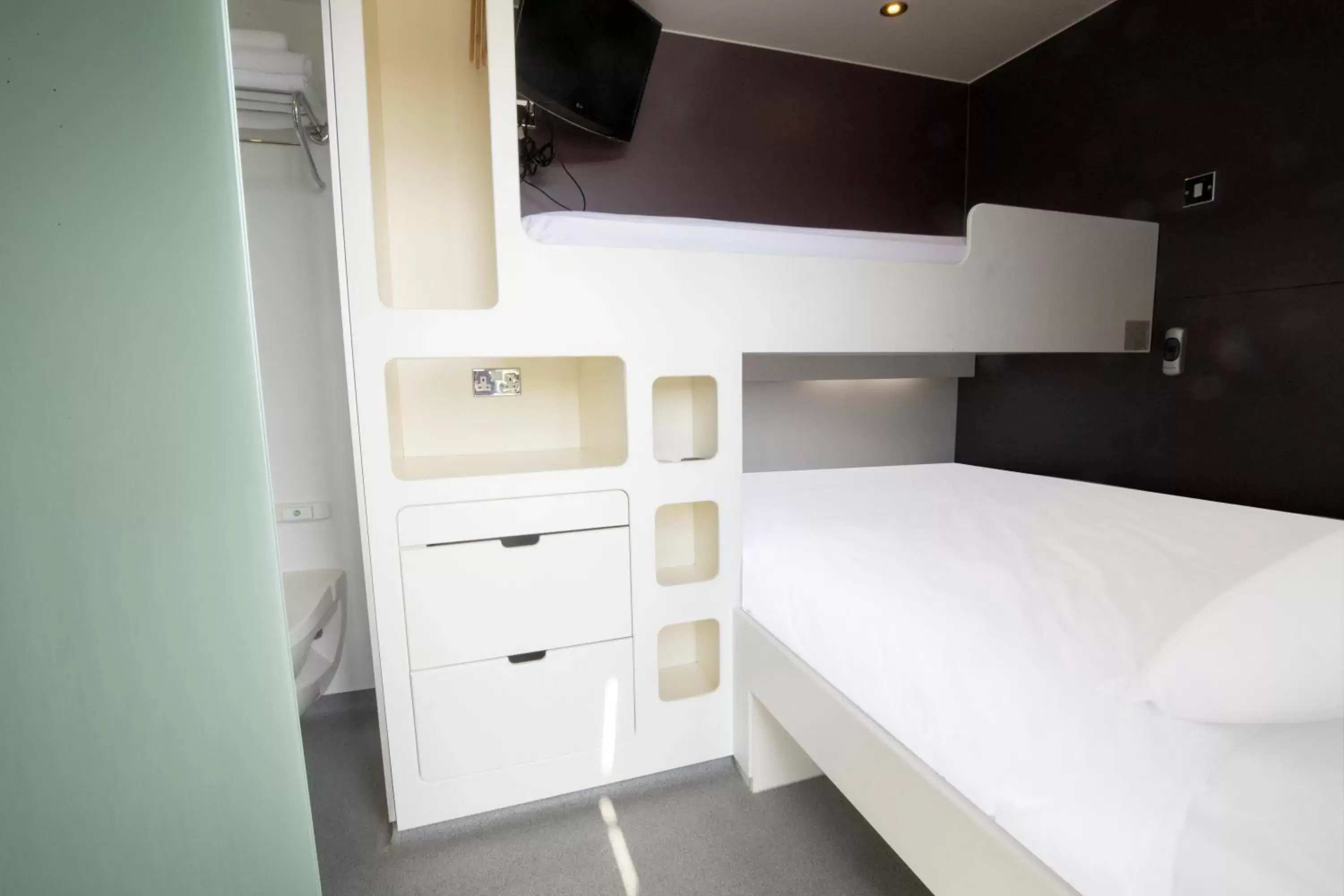 Bedroom, Bunk Bed in Snoozebox Olympic Park