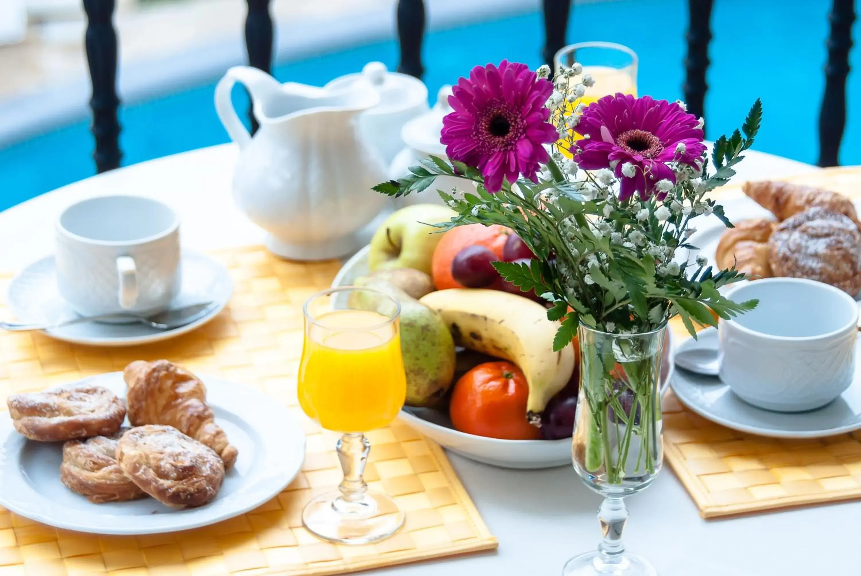 Breakfast in Ona Ogisaka Garden