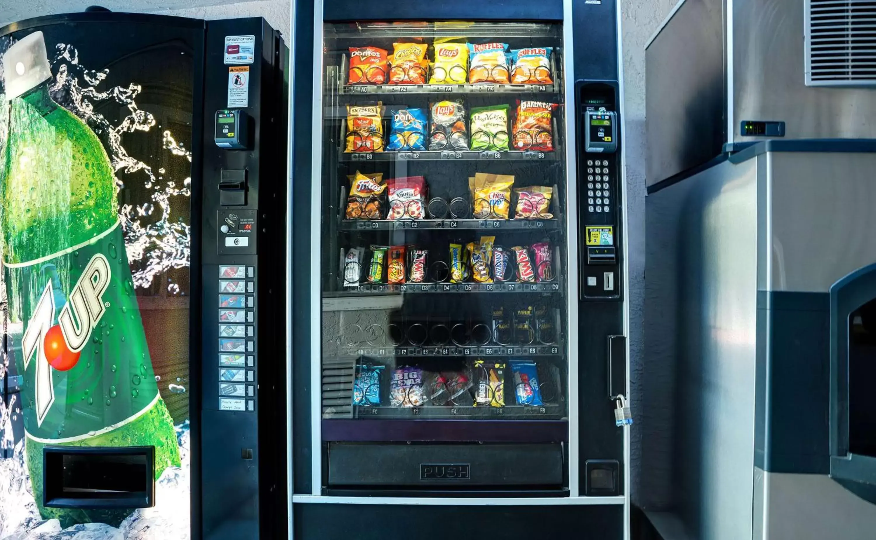 Property building in Motel 6-Rancho Cordova, CA - Rancho Cordova East Property building in Motel 6-Rancho Cordova, CA - Rancho Cordova East