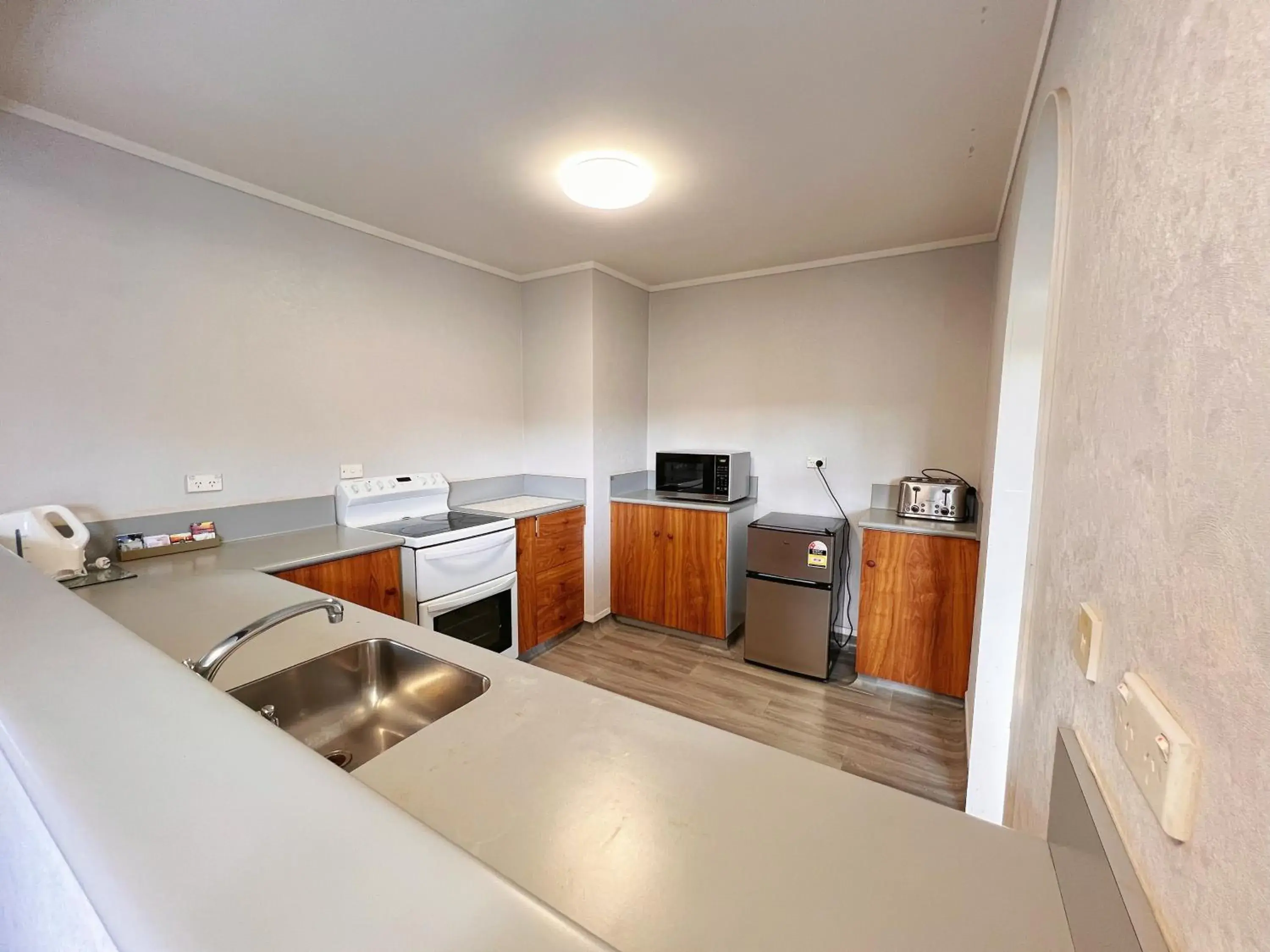 Kitchen/Kitchenette in Kingswood Manor Motel