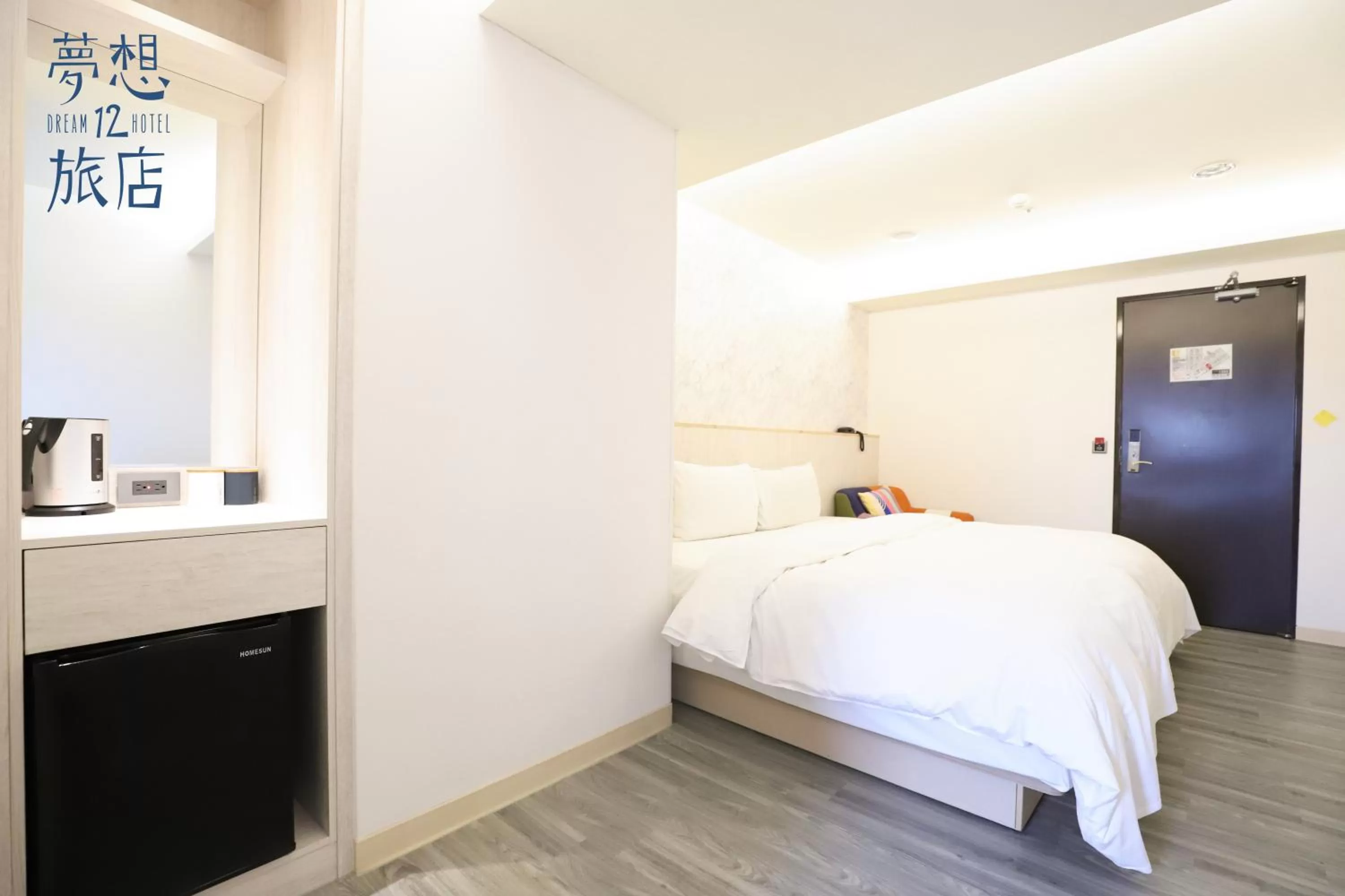 Photo of the whole room, Bed in Dream 12 Hotel