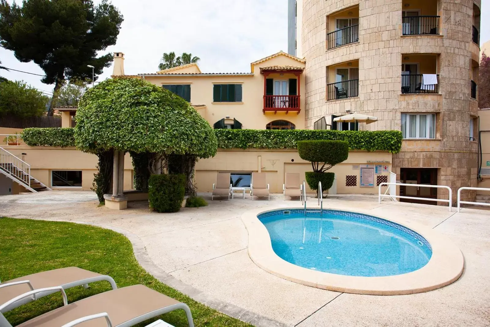 Swimming Pool in Grupotel Nilo & Spa