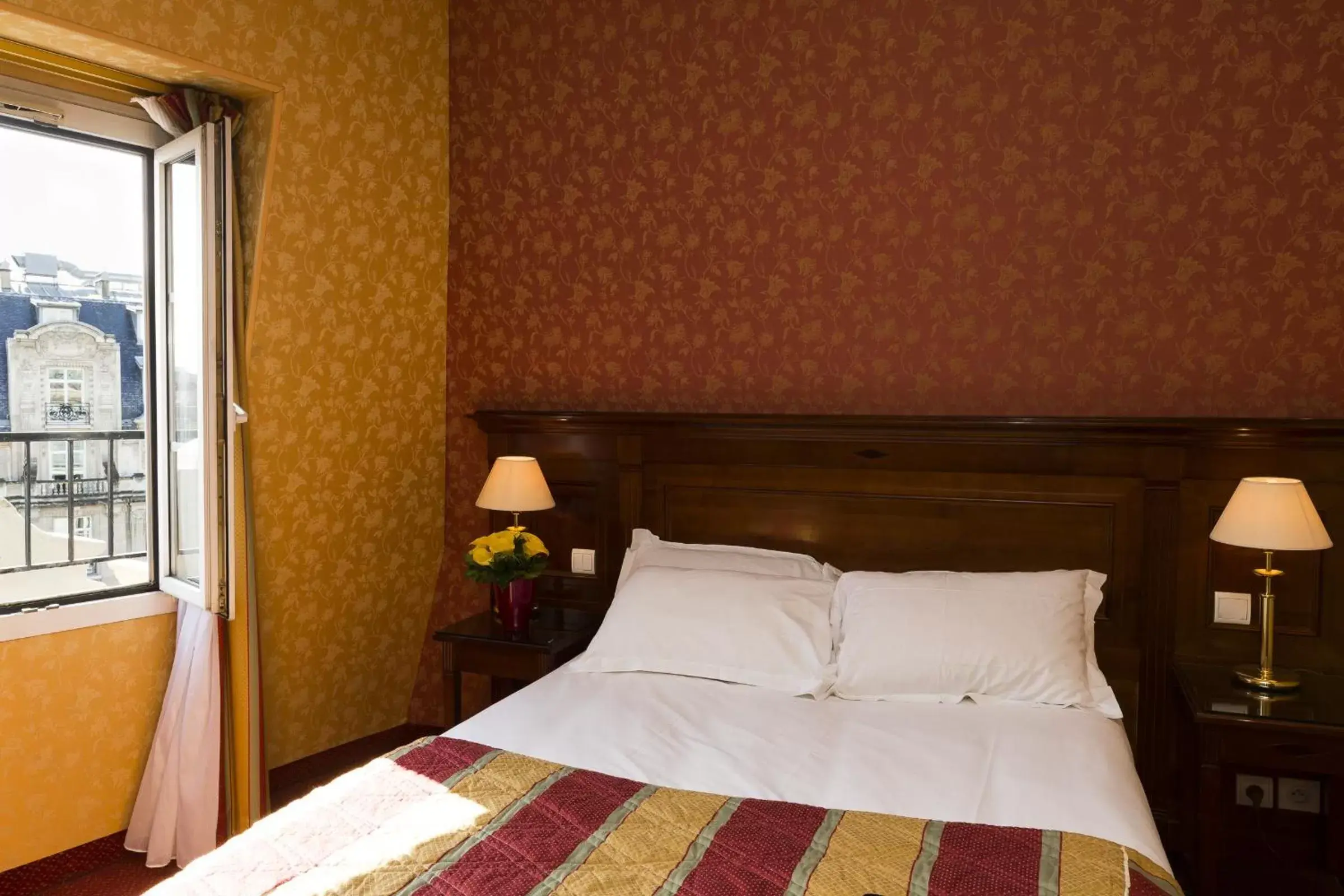 Bed in Hotel Viator - Gare de Lyon