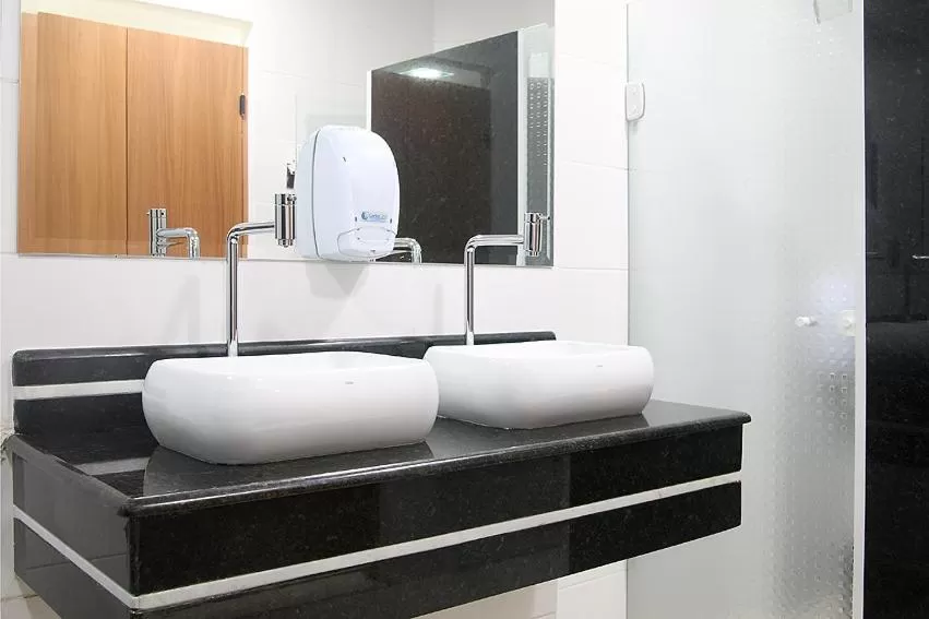 Bathroom in Monte Serrat Hotel