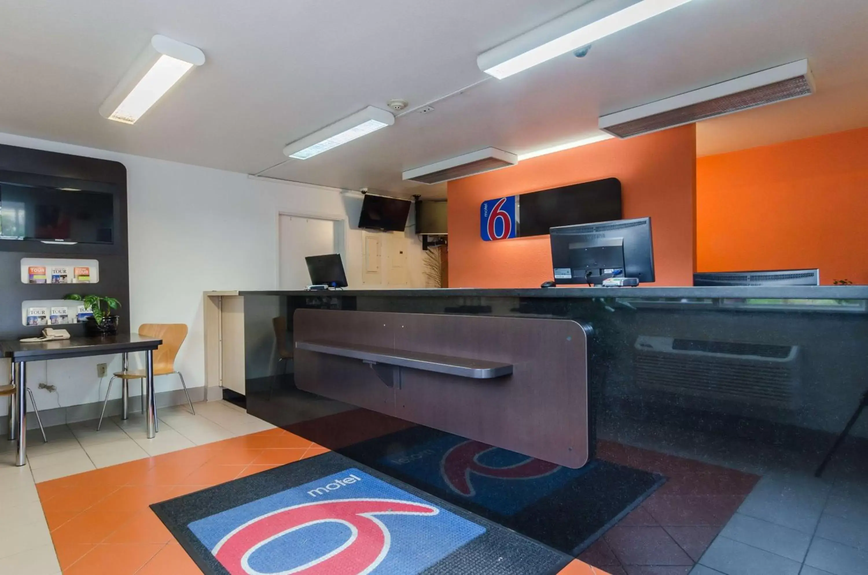 Lobby or reception, Lobby/Reception in Motel 6-Seattle, WA - Sea-Tac Airport South