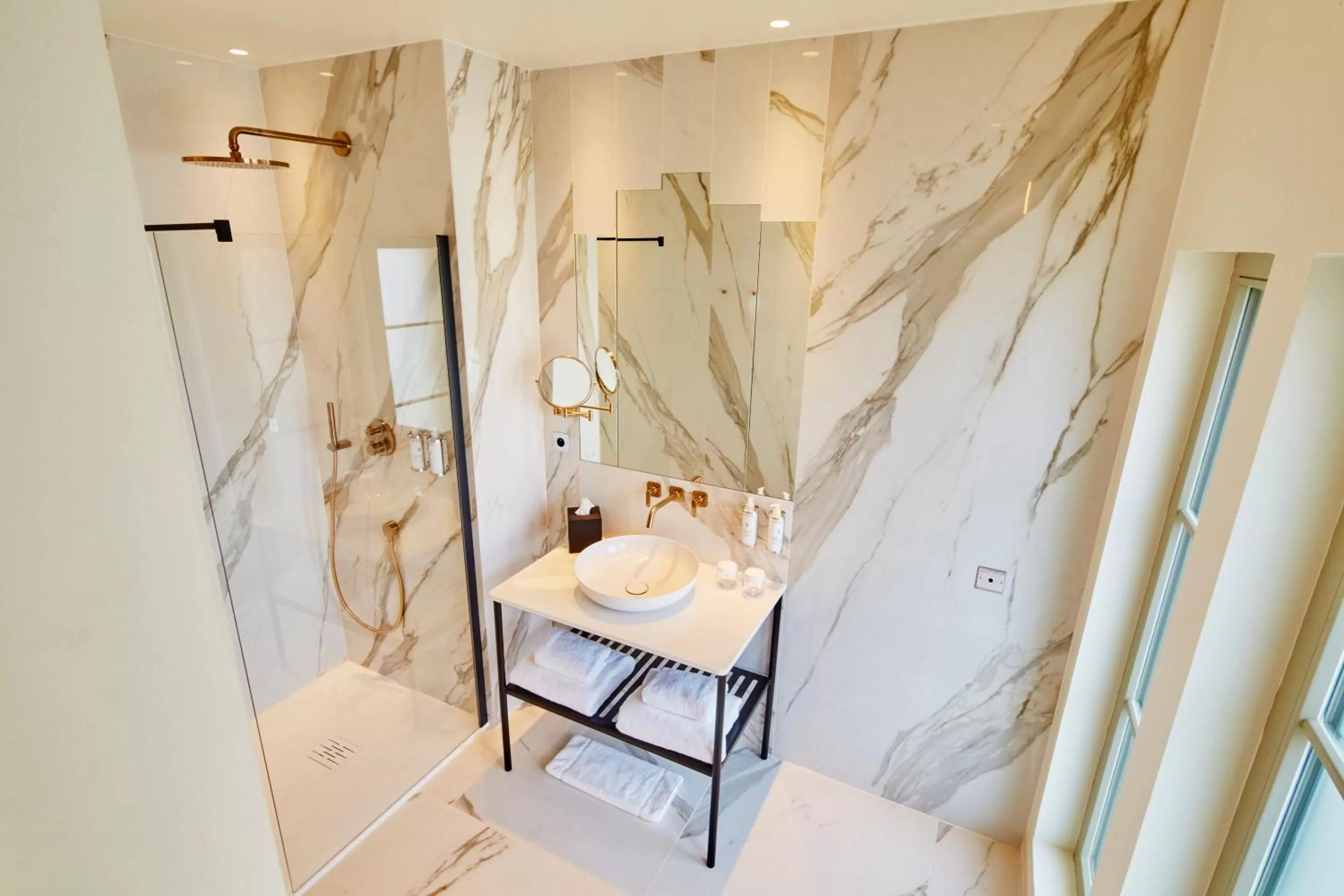 Shower in La Licorne Hotel & Spa Troyes - MGallery Collection