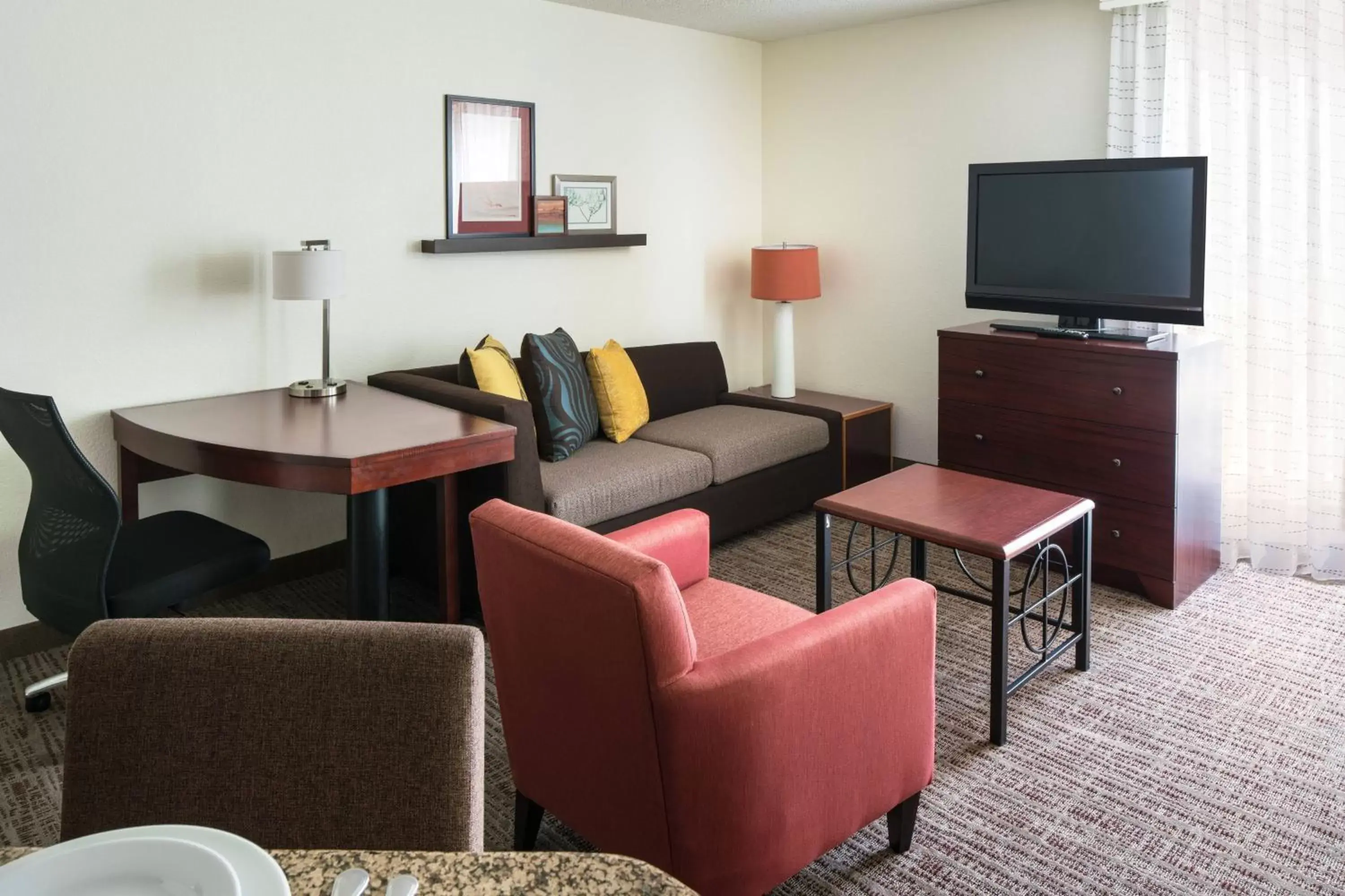 Living room, TV/Entertainment Center in Residence Inn Pleasant Hill Concord