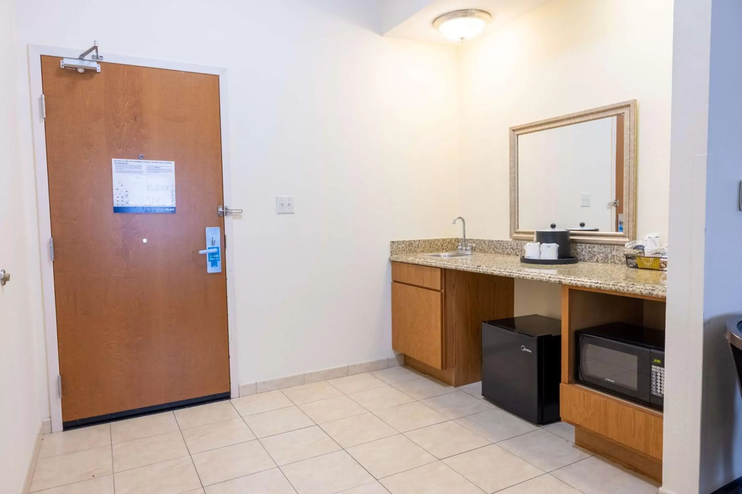 Photo of the whole room, Bathroom in Hampton Inn Alice