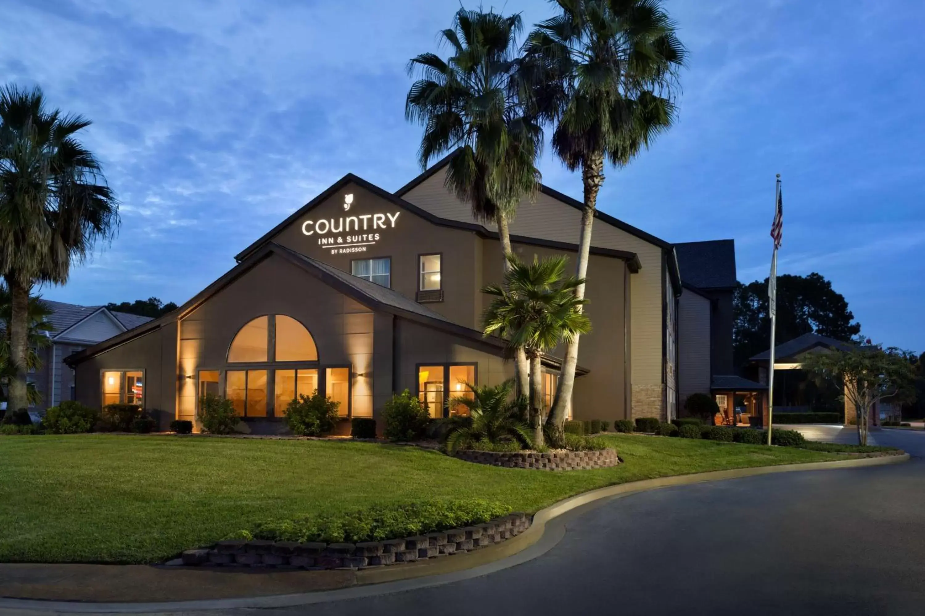 Property building in Country Inn & Suites by Radisson, Kingsland, GA