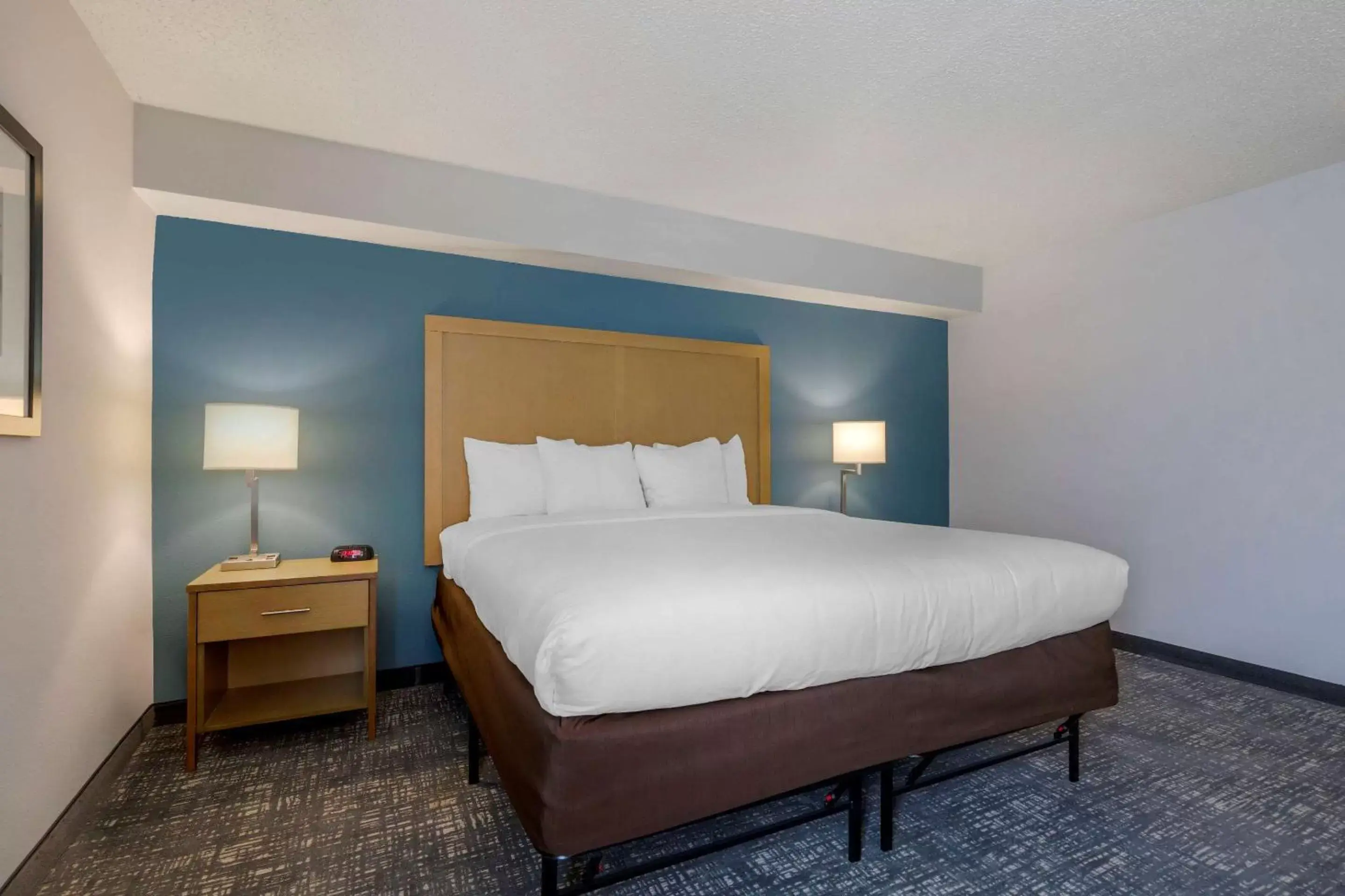 Bedroom, Bed in Comfort Inn & Suites Alexandria West